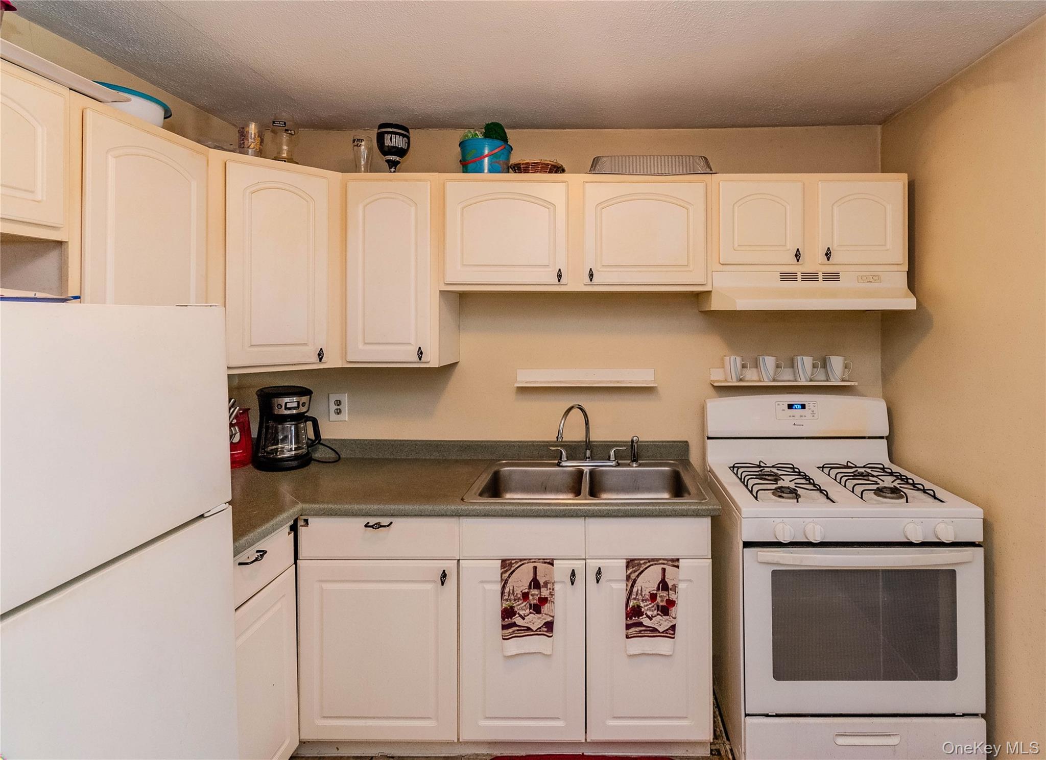 Single Family Carle Terrace Ulster County, NY 12449, MLS-1049382-12