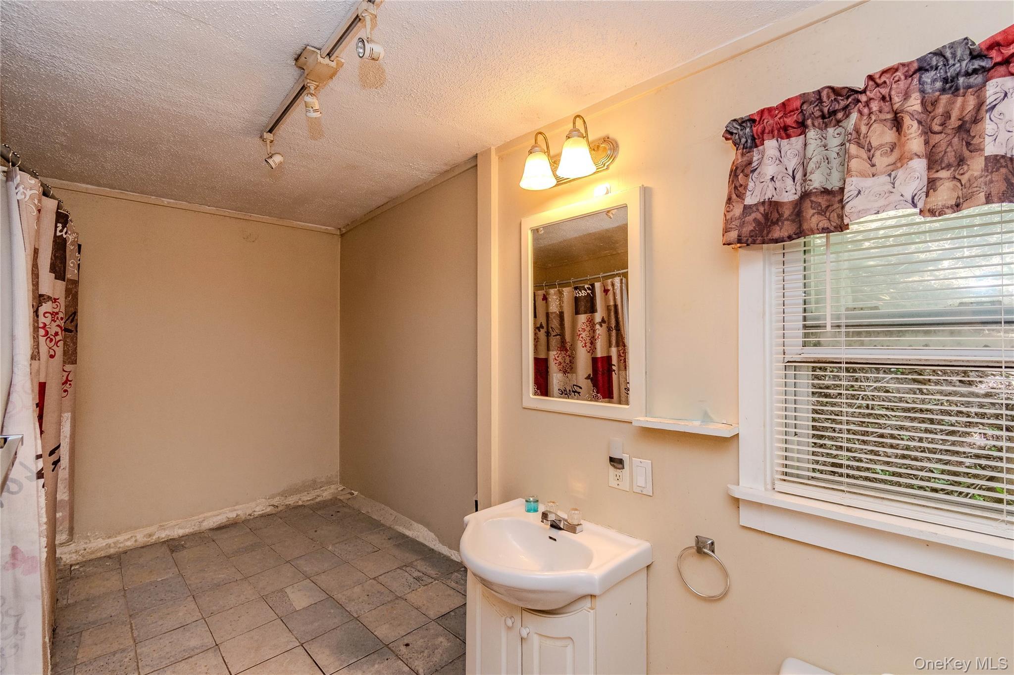 Single Family Carle Terrace Ulster County, NY 12449, MLS-1049382-15