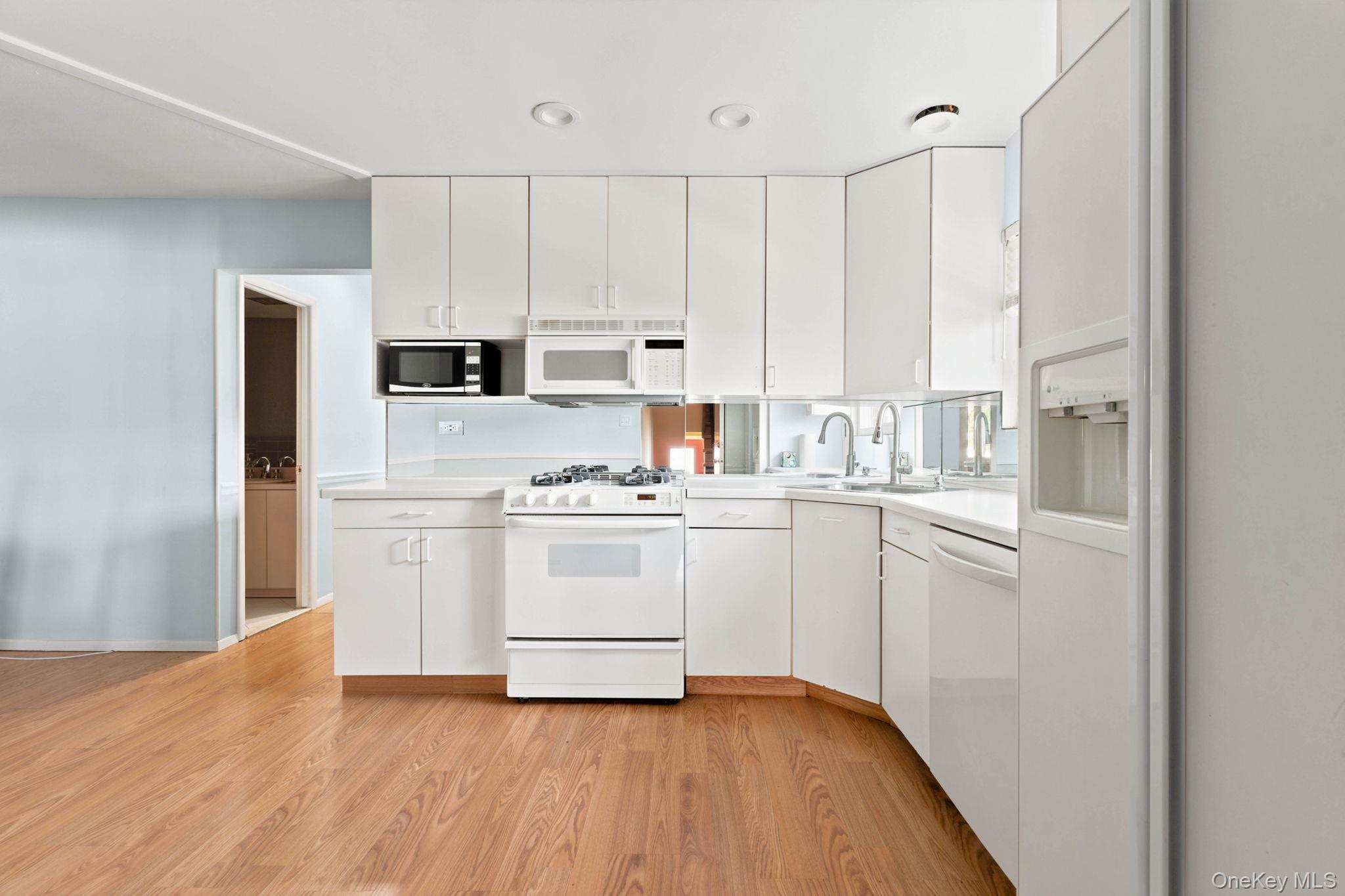 Single Family 149th Avenue  Queens, NY 11414, MLS-1049383-2