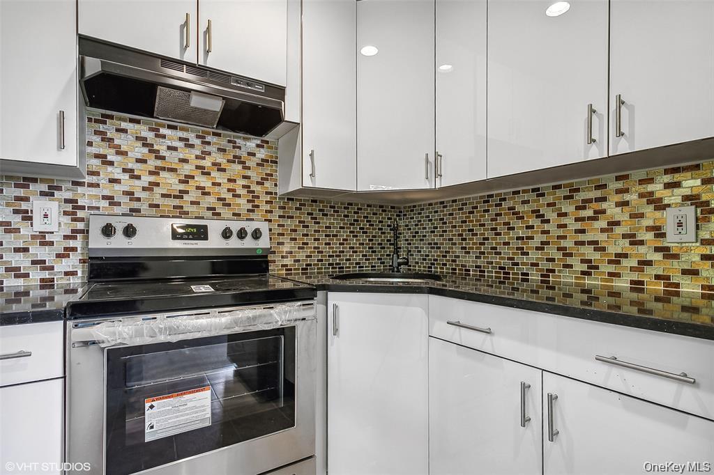 Single Family Stewart Place  Westchester County, NY 10701, MLS-1049415-23