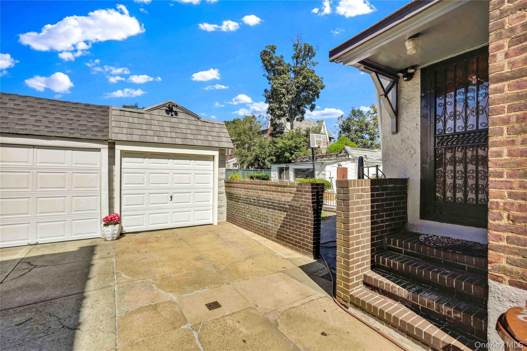 Single Family Murdock Avenue Queens, NY 11412, MLS-1049443-17