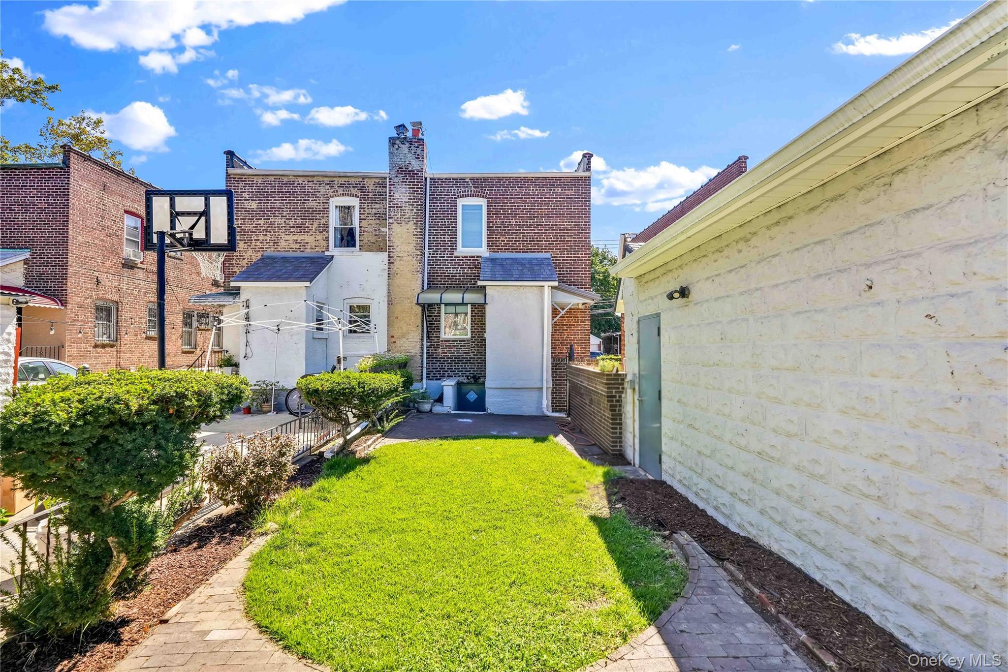 Single Family Murdock Avenue Queens, NY 11412, MLS-1049443-18