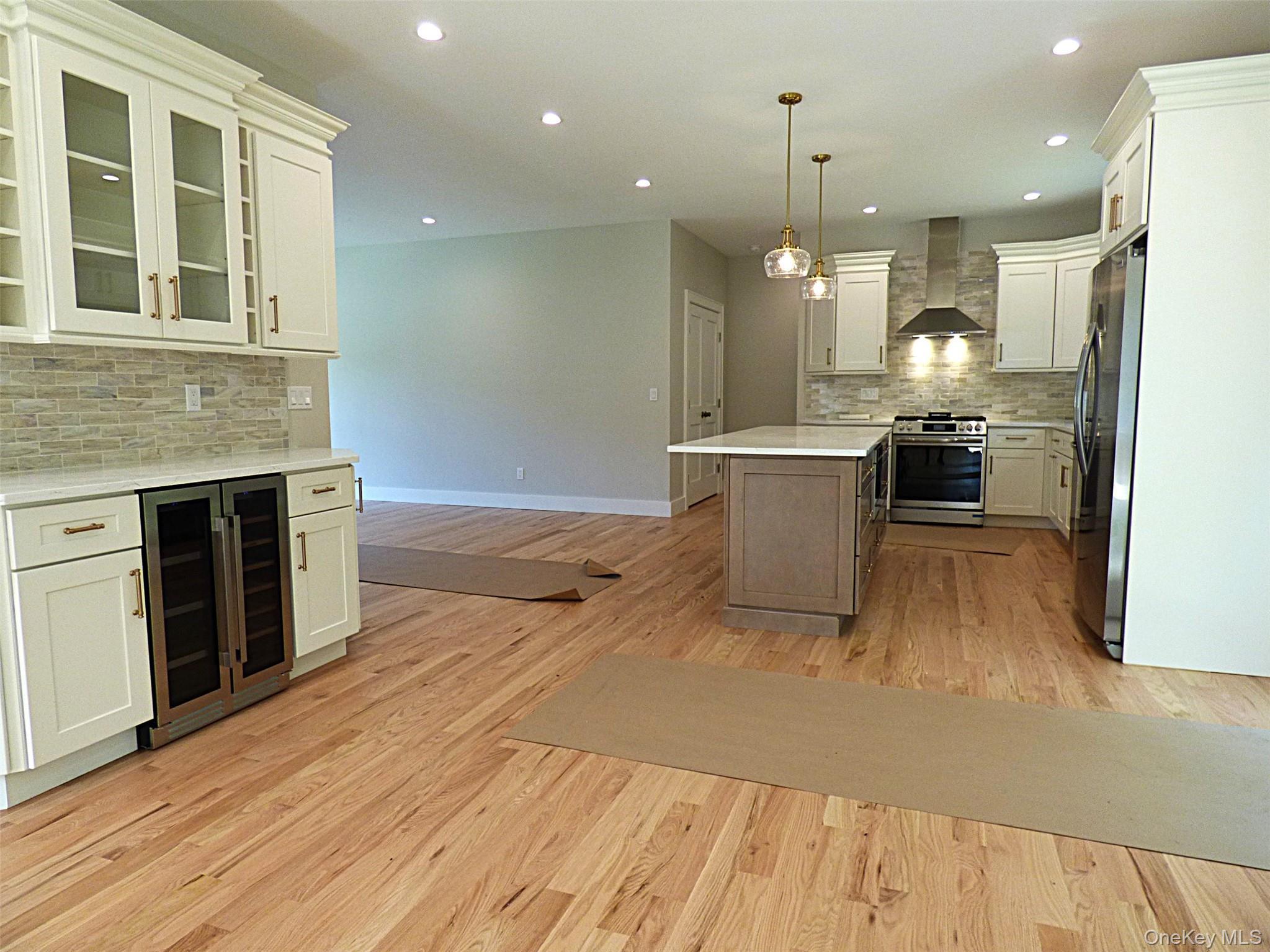Single Family Lakeland Woods  Suffolk County, NY 11749, MLS-1049464-10