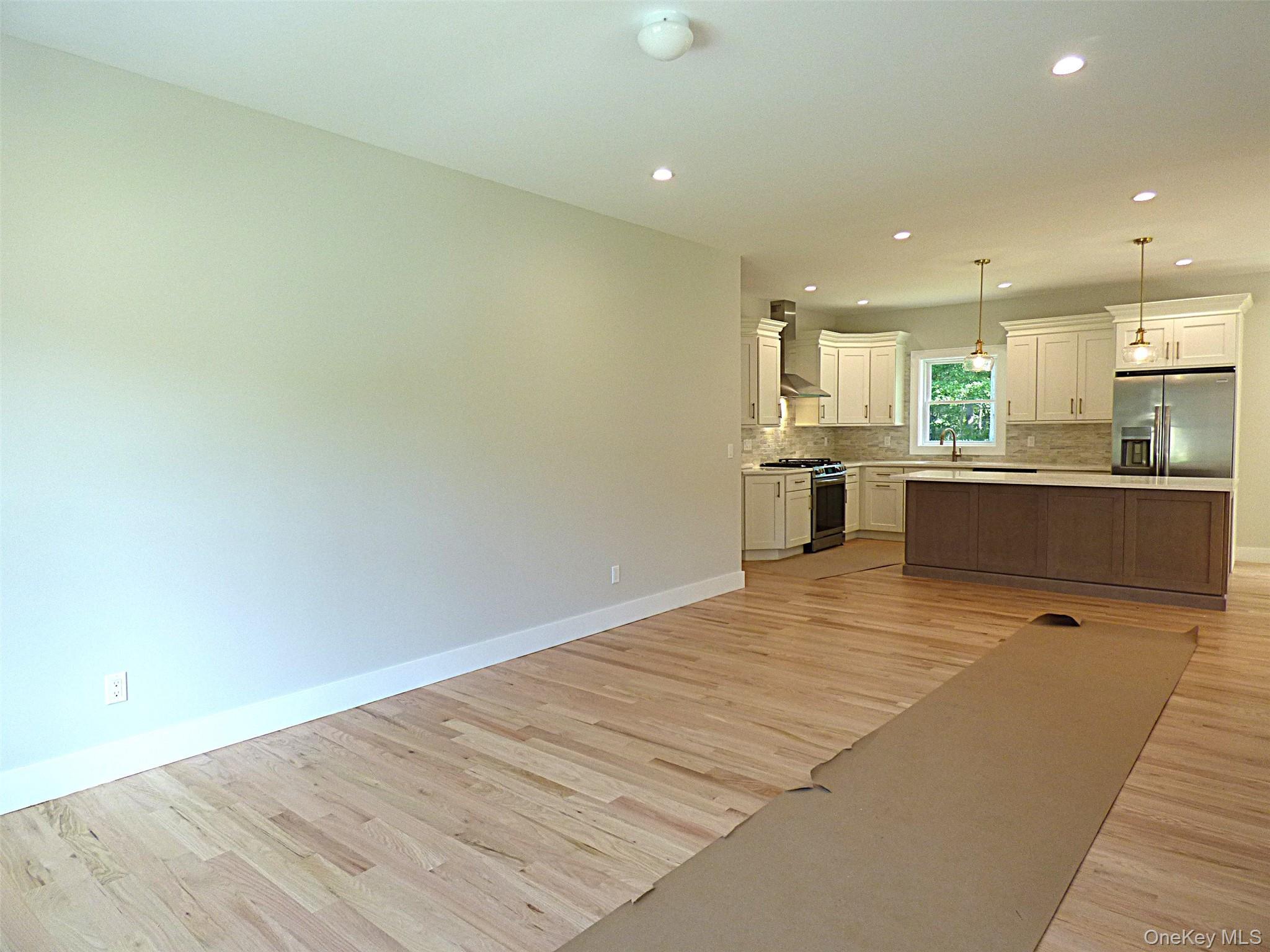Single Family Lakeland Woods  Suffolk County, NY 11749, MLS-1049464-11