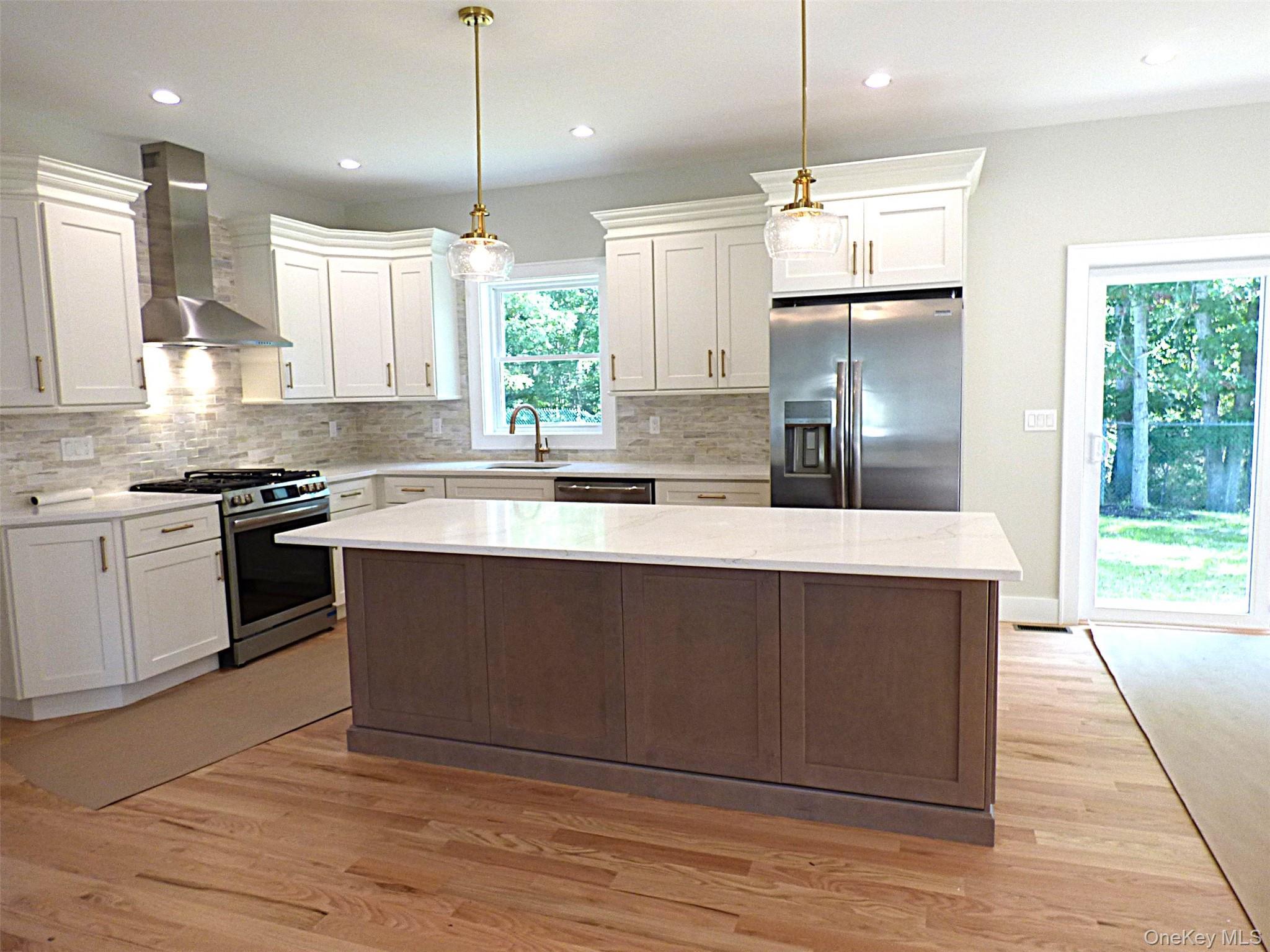 Single Family Lakeland Woods  Suffolk County, NY 11749, MLS-1049464-12