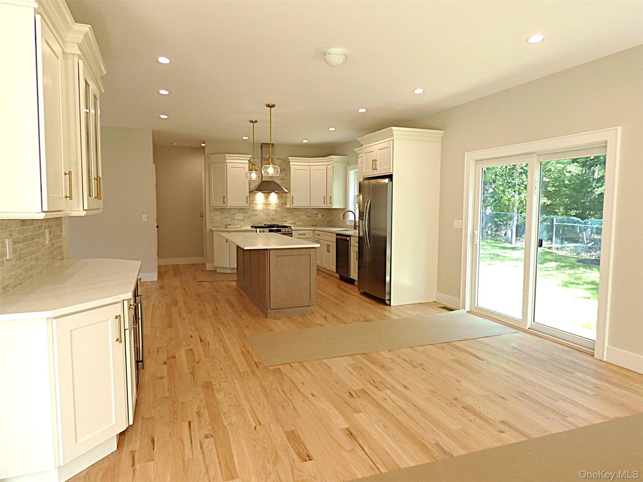 Single Family Lakeland Woods  Suffolk County, NY 11749, MLS-1049464-13