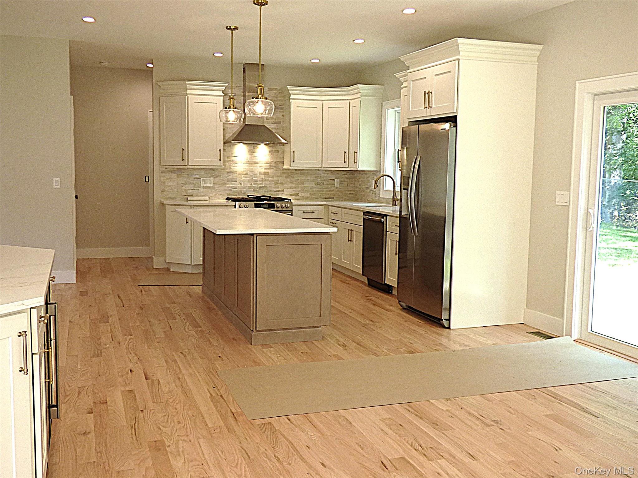Single Family Lakeland Woods  Suffolk County, NY 11749, MLS-1049464-14
