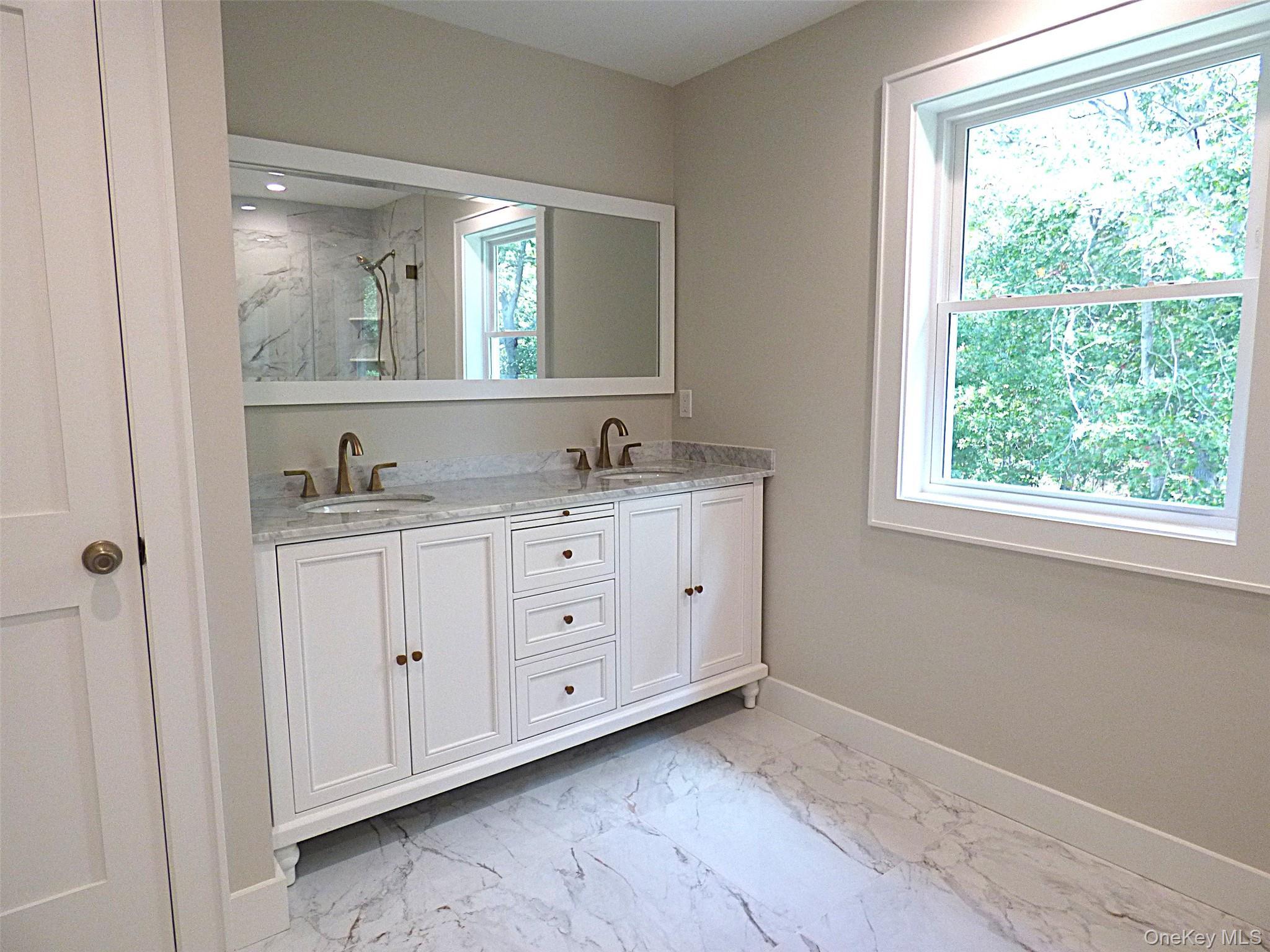 Single Family Lakeland Woods  Suffolk County, NY 11749, MLS-1049464-20