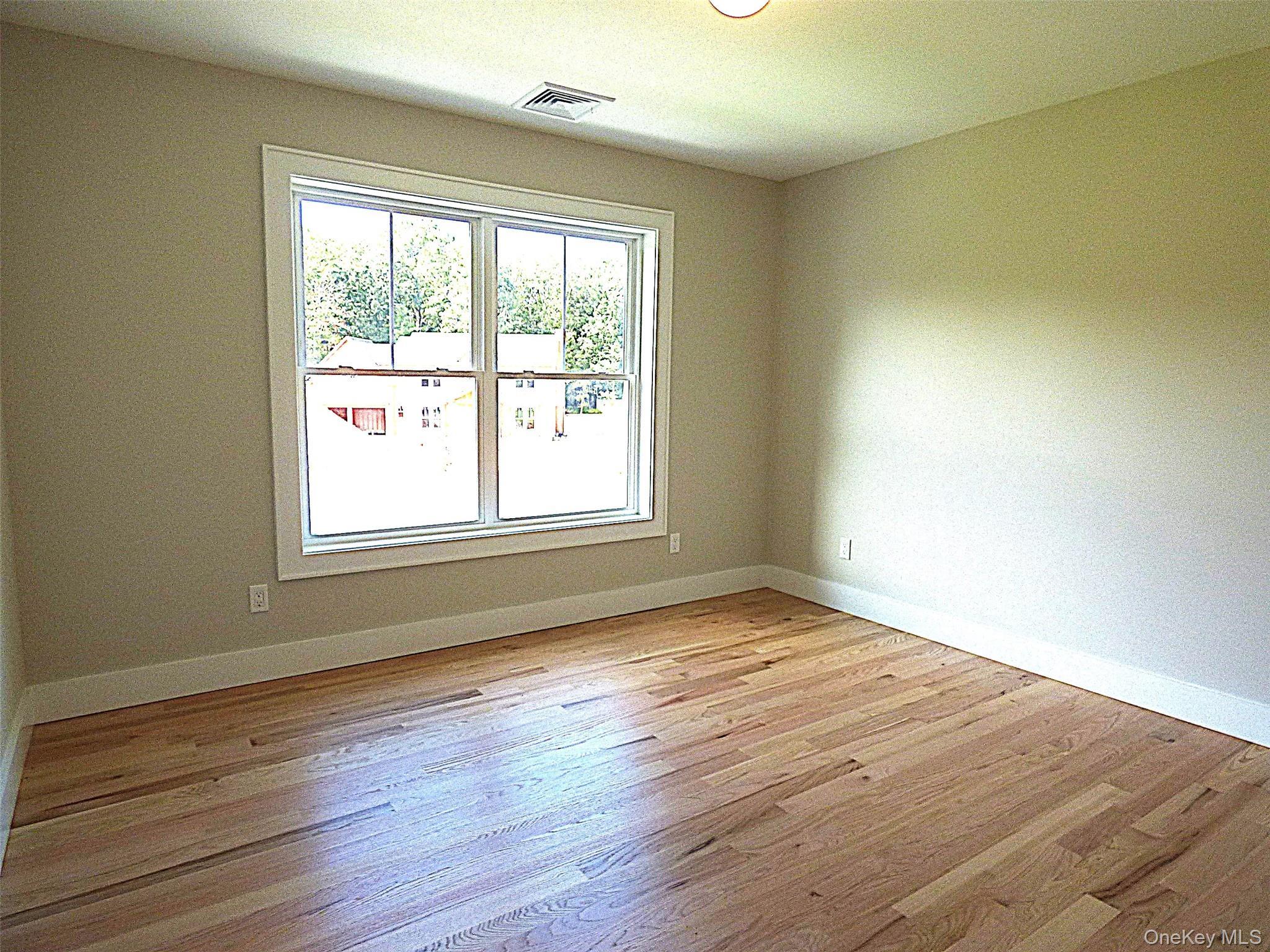 Single Family Lakeland Woods  Suffolk County, NY 11749, MLS-1049464-21