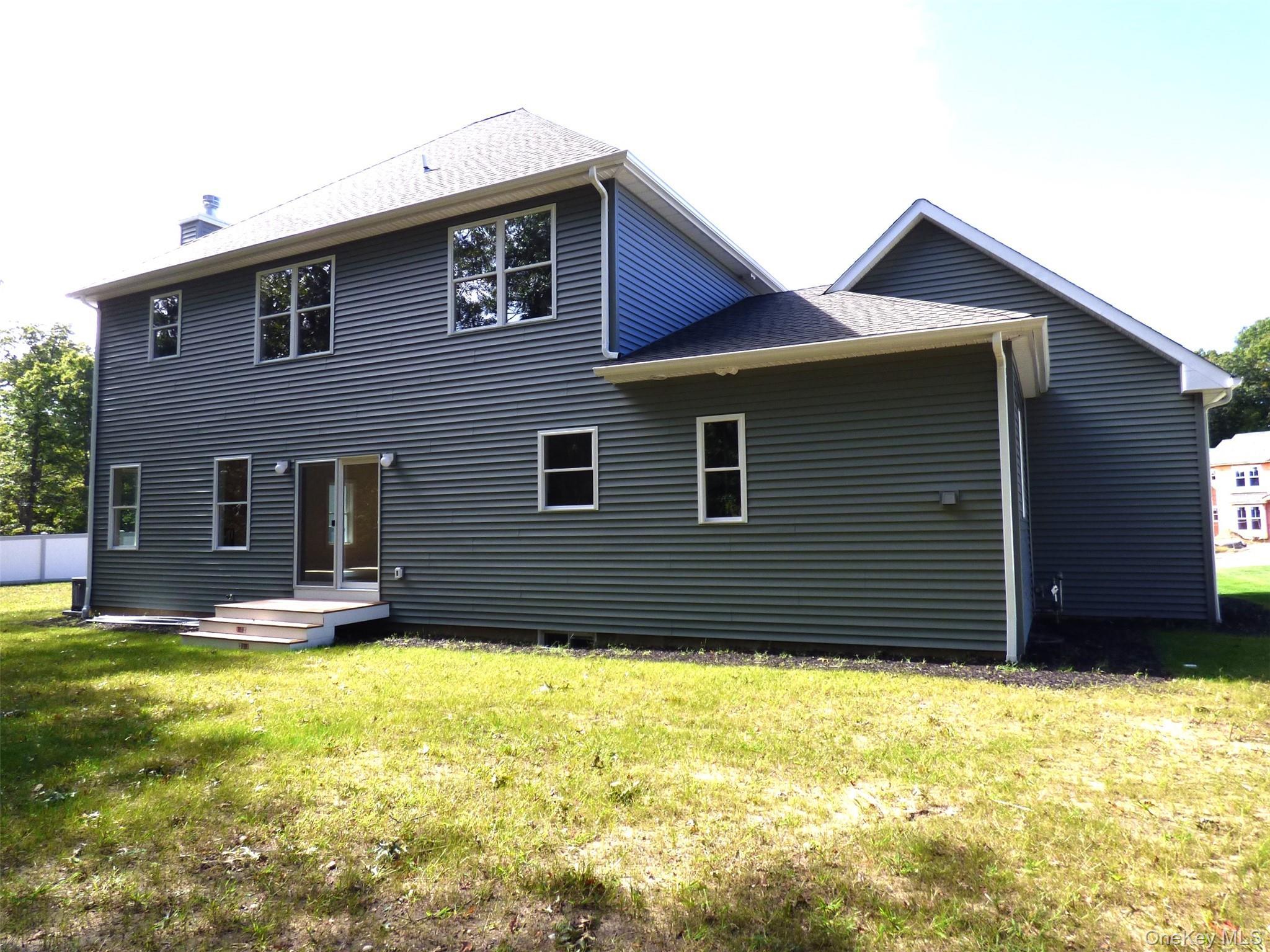 Single Family Lakeland Woods  Suffolk County, NY 11749, MLS-1049464-4