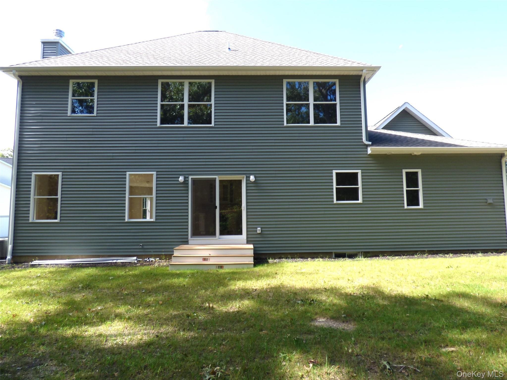 Single Family Lakeland Woods  Suffolk County, NY 11749, MLS-1049464-5