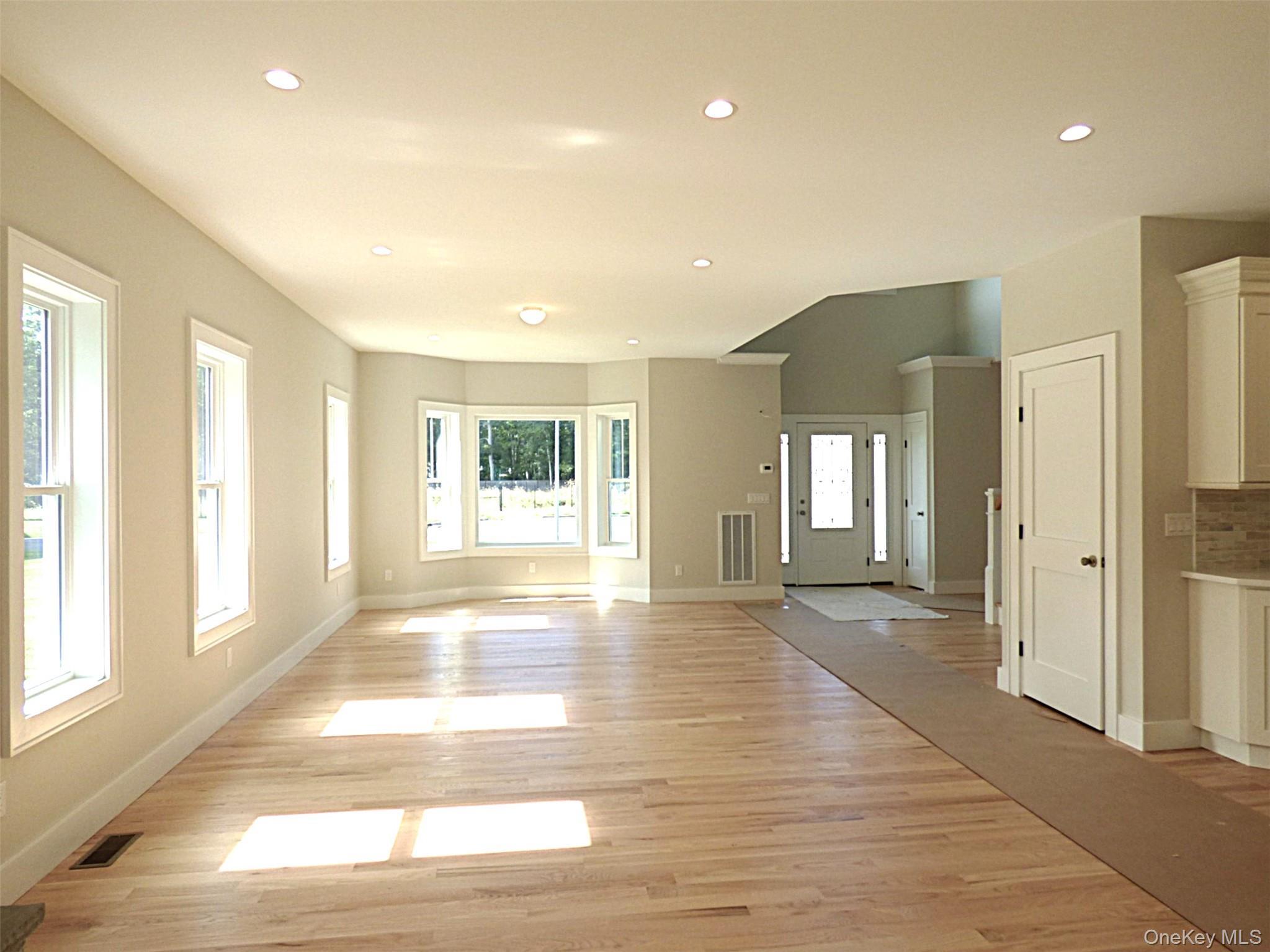 Single Family Lakeland Woods  Suffolk County, NY 11749, MLS-1049464-7