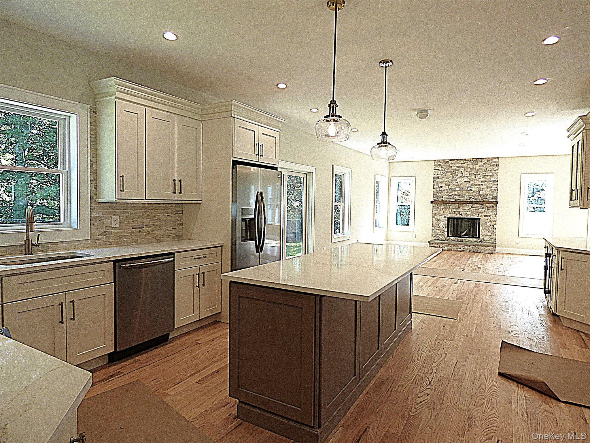 Single Family Lakeland Woods  Suffolk County, NY 11749, MLS-1049464-9