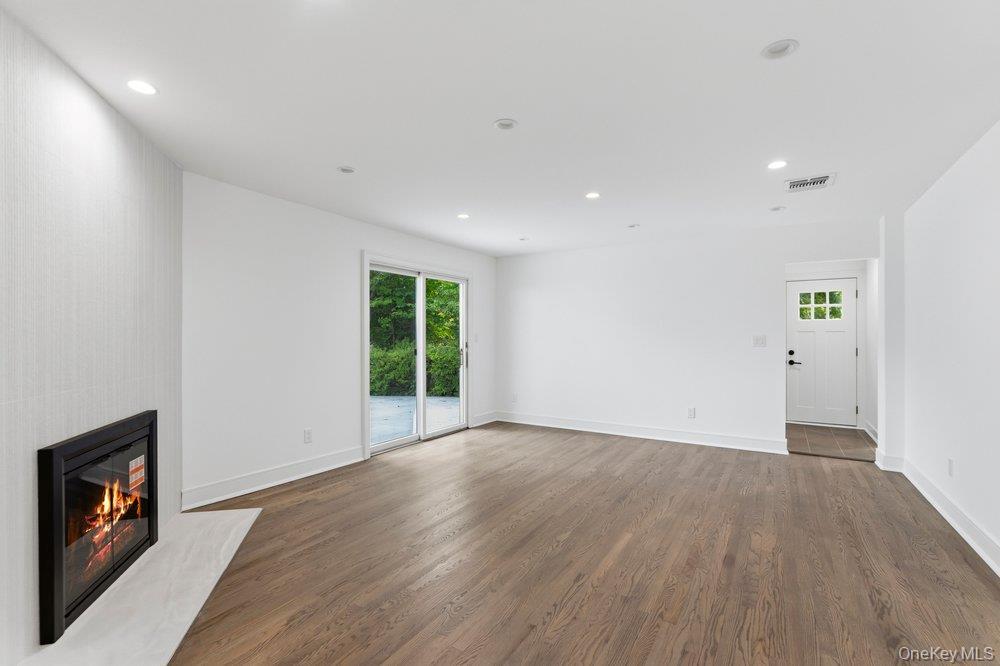 Single Family Harvard Drive Nassau County, NY 11803, MLS-1049525-4