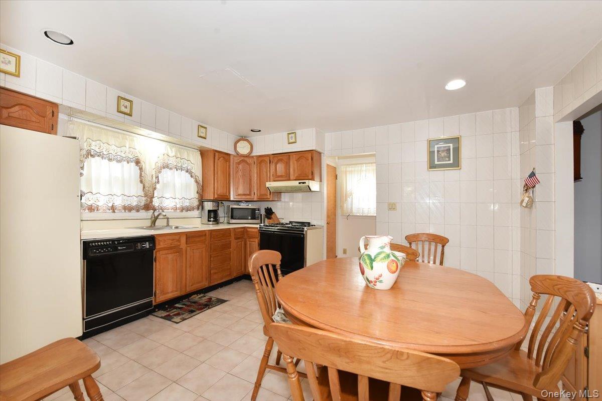 Single Family 262nd Street Queens, NY 11362, MLS-1049547-15