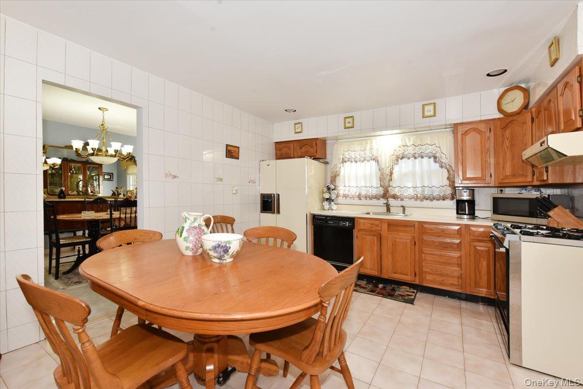 Single Family 262nd Street Queens, NY 11362, MLS-1049547-16