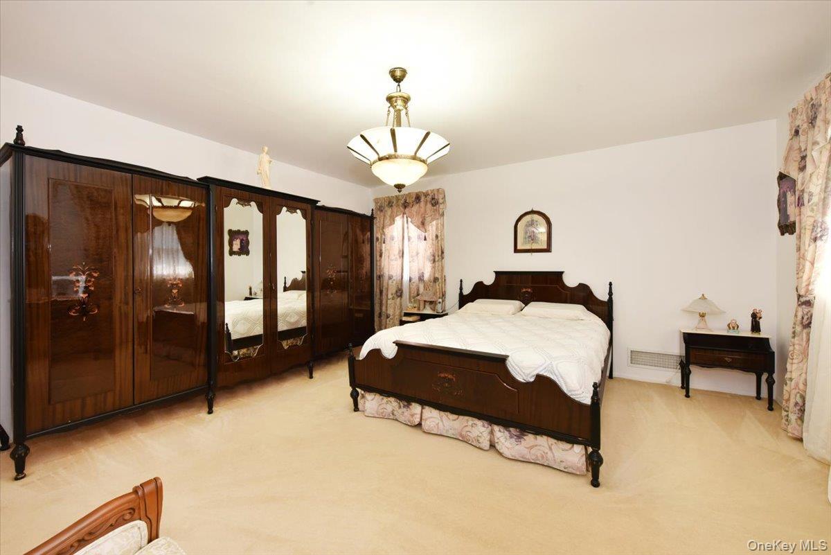 Single Family 262nd Street Queens, NY 11362, MLS-1049547-18