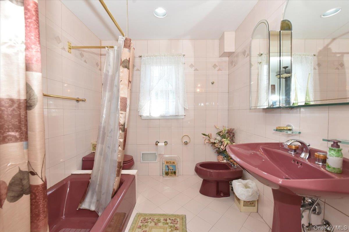 Single Family 262nd Street Queens, NY 11362, MLS-1049547-23