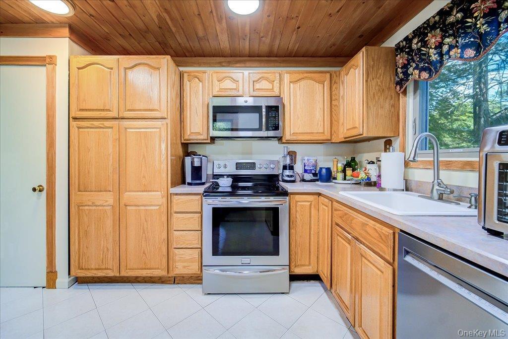 Single Family N Emerald Drive  Sullivan County, NY 12775, MLS-1049558-11