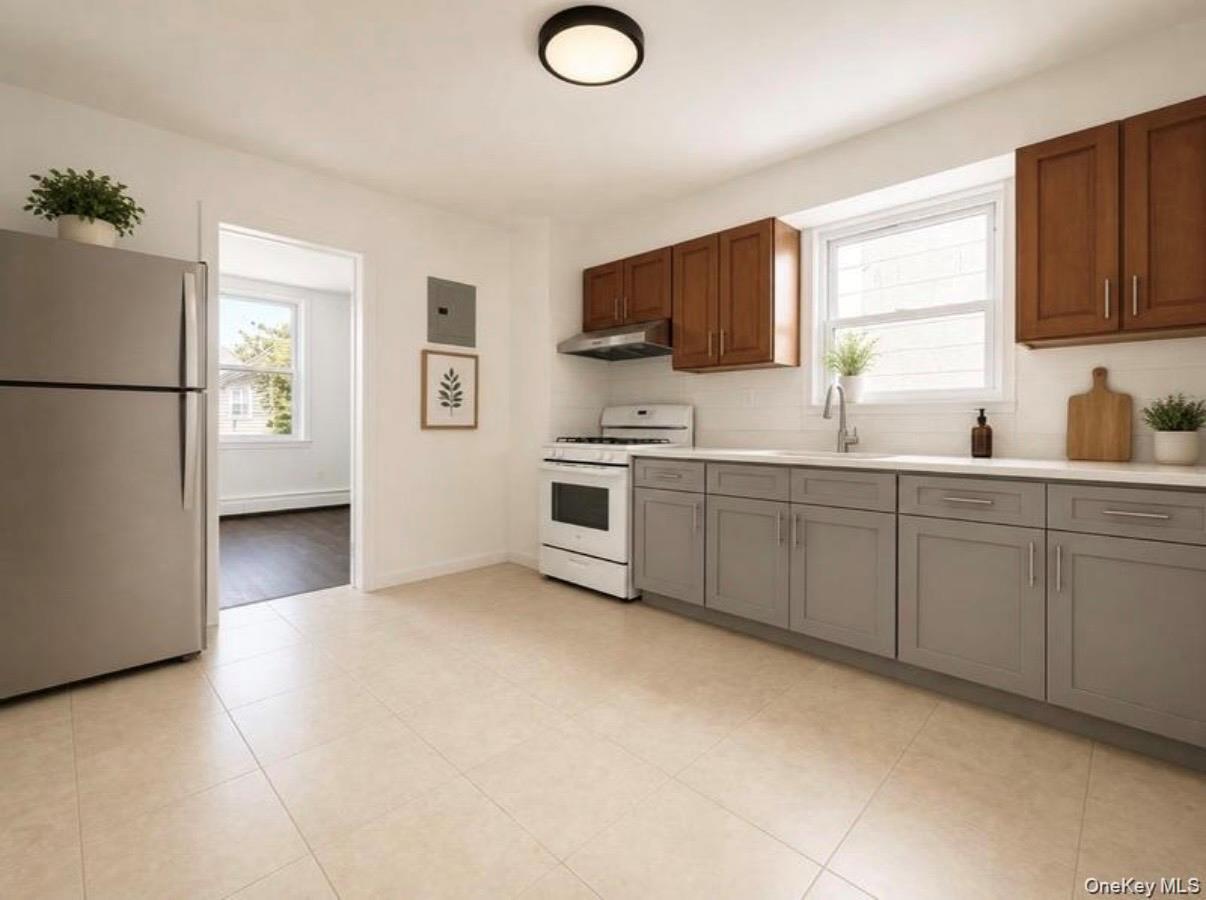 Single Family Xenia St Queens, NY 11368, MLS-1049585-4