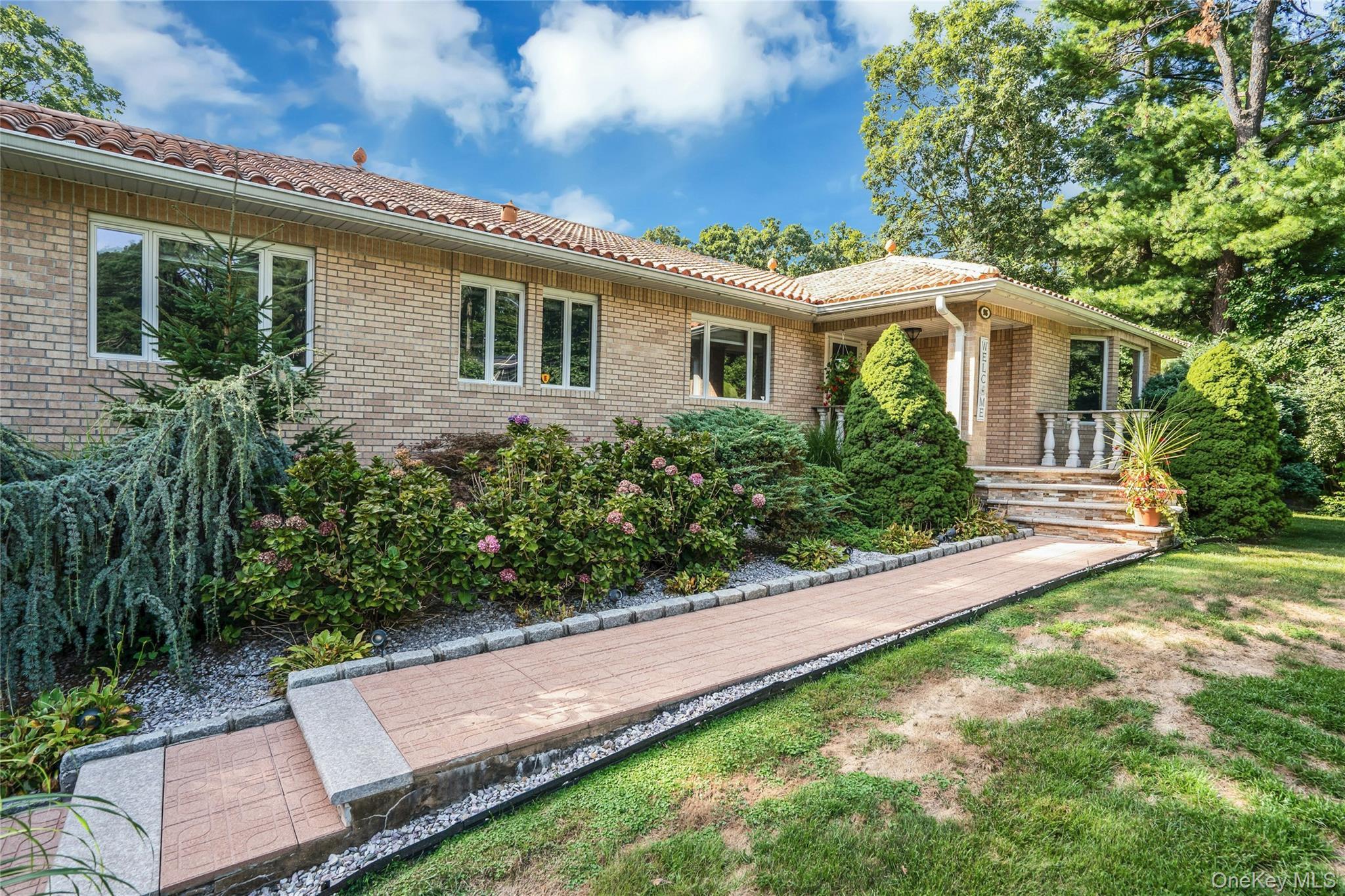 Single Family Mcculloch Drive  Suffolk County, NY 11746, MLS-1049622-3