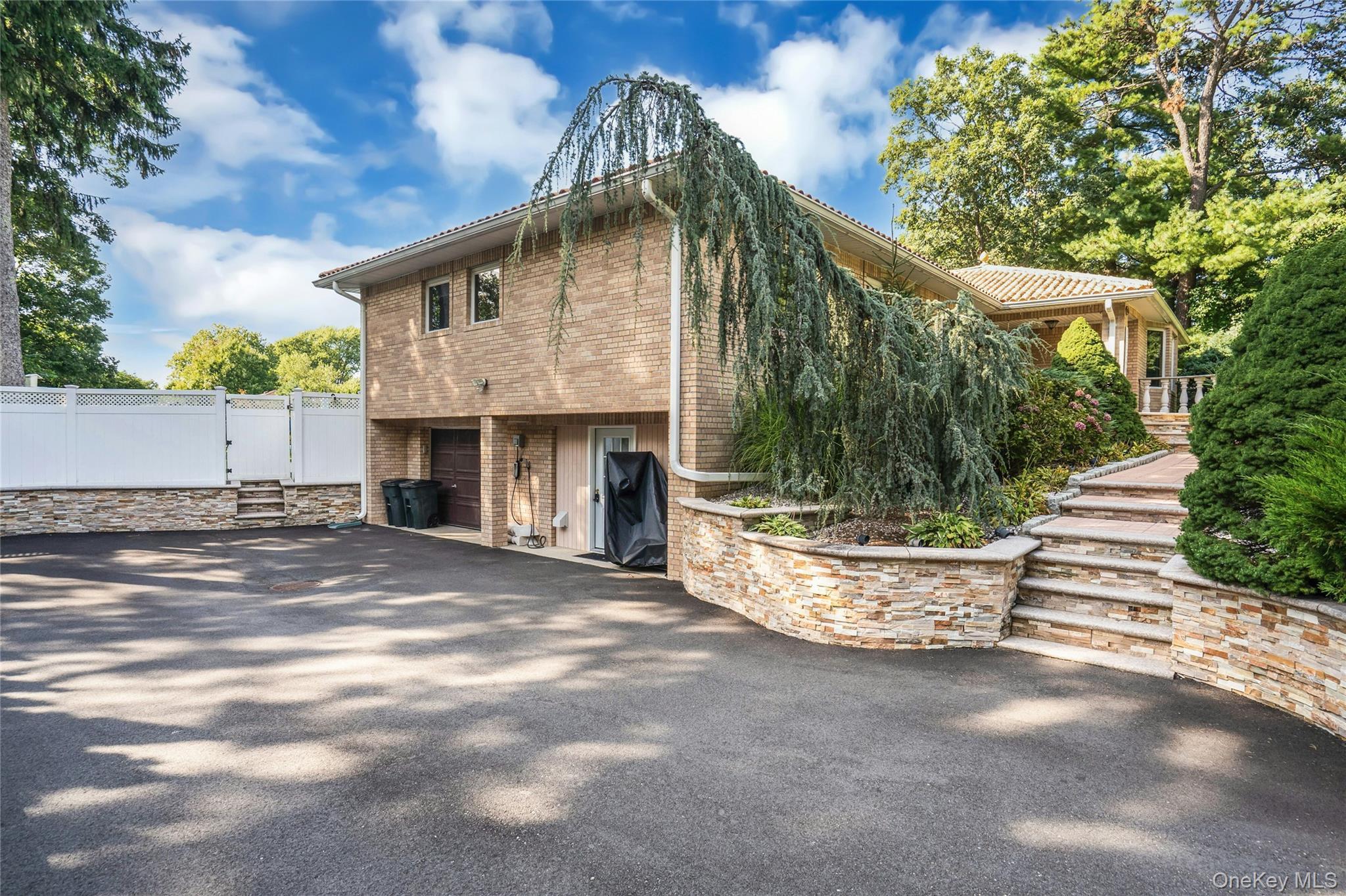 Single Family Mcculloch Drive  Suffolk County, NY 11746, MLS-1049622-4