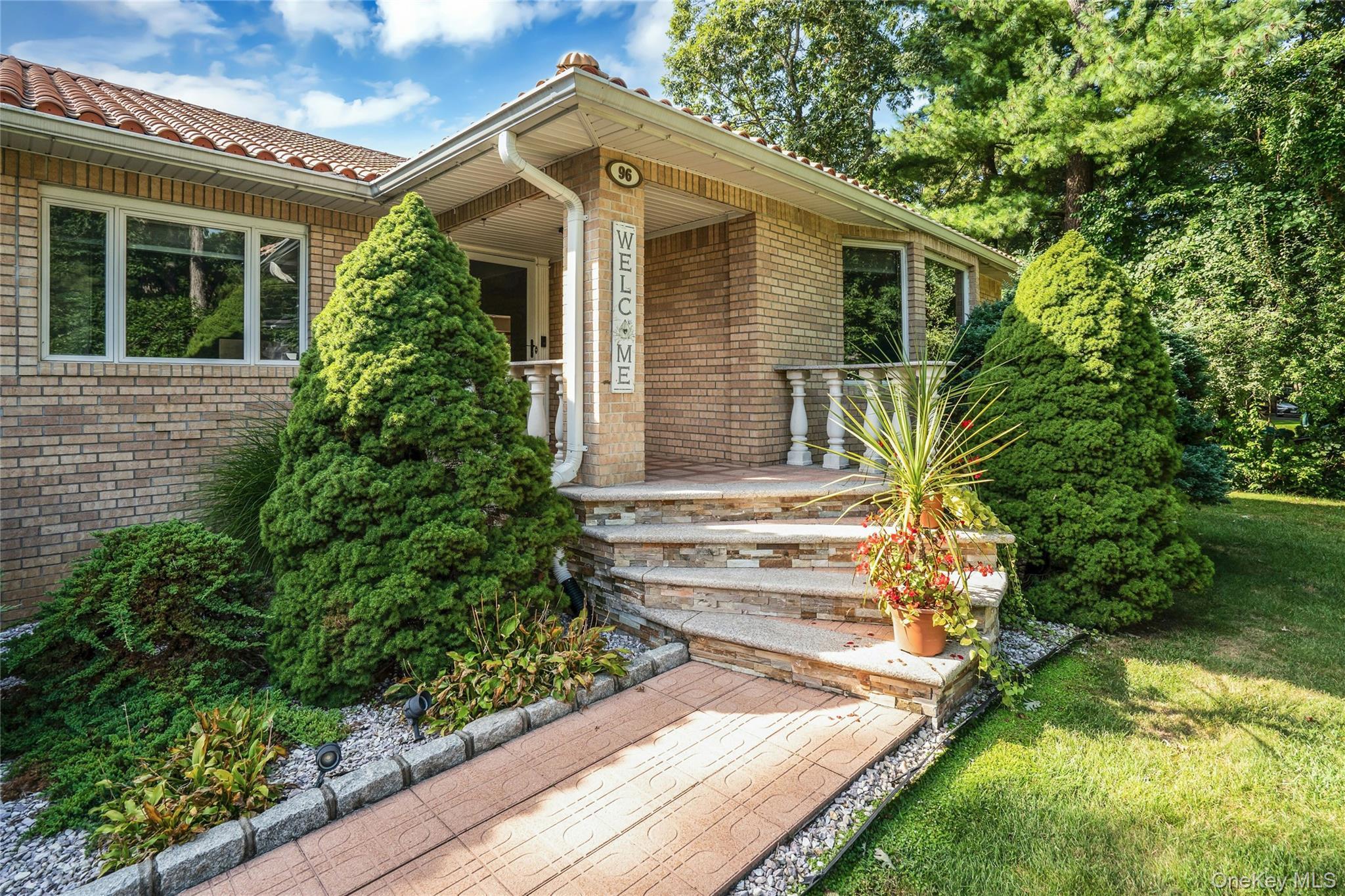 Single Family Mcculloch Drive  Suffolk County, NY 11746, MLS-1049622-5