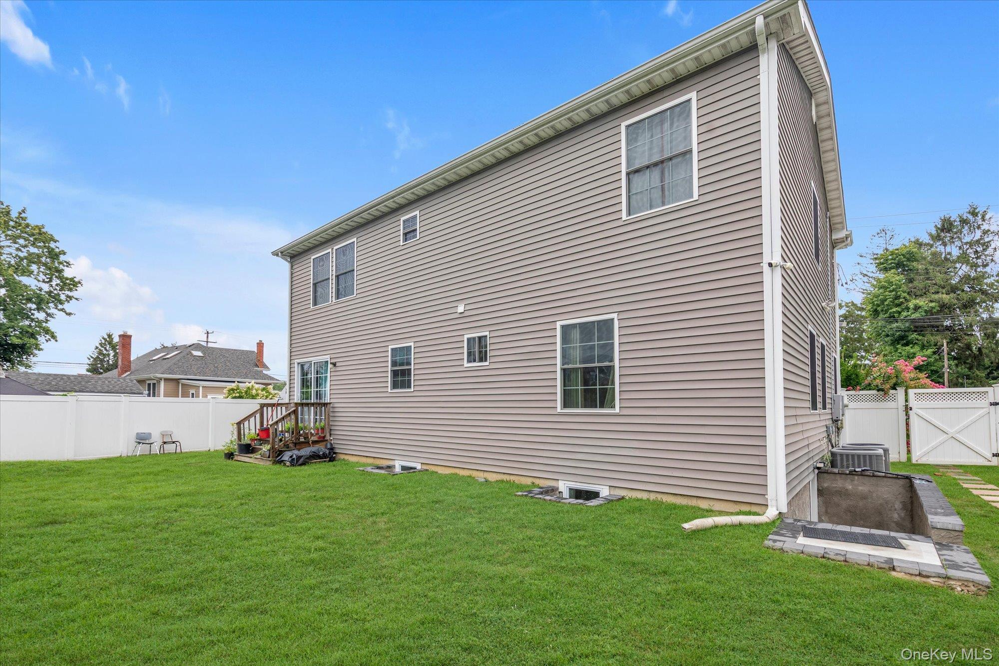 Single Family Belmont Court Suffolk County, NY 11701, MLS-1049652-19
