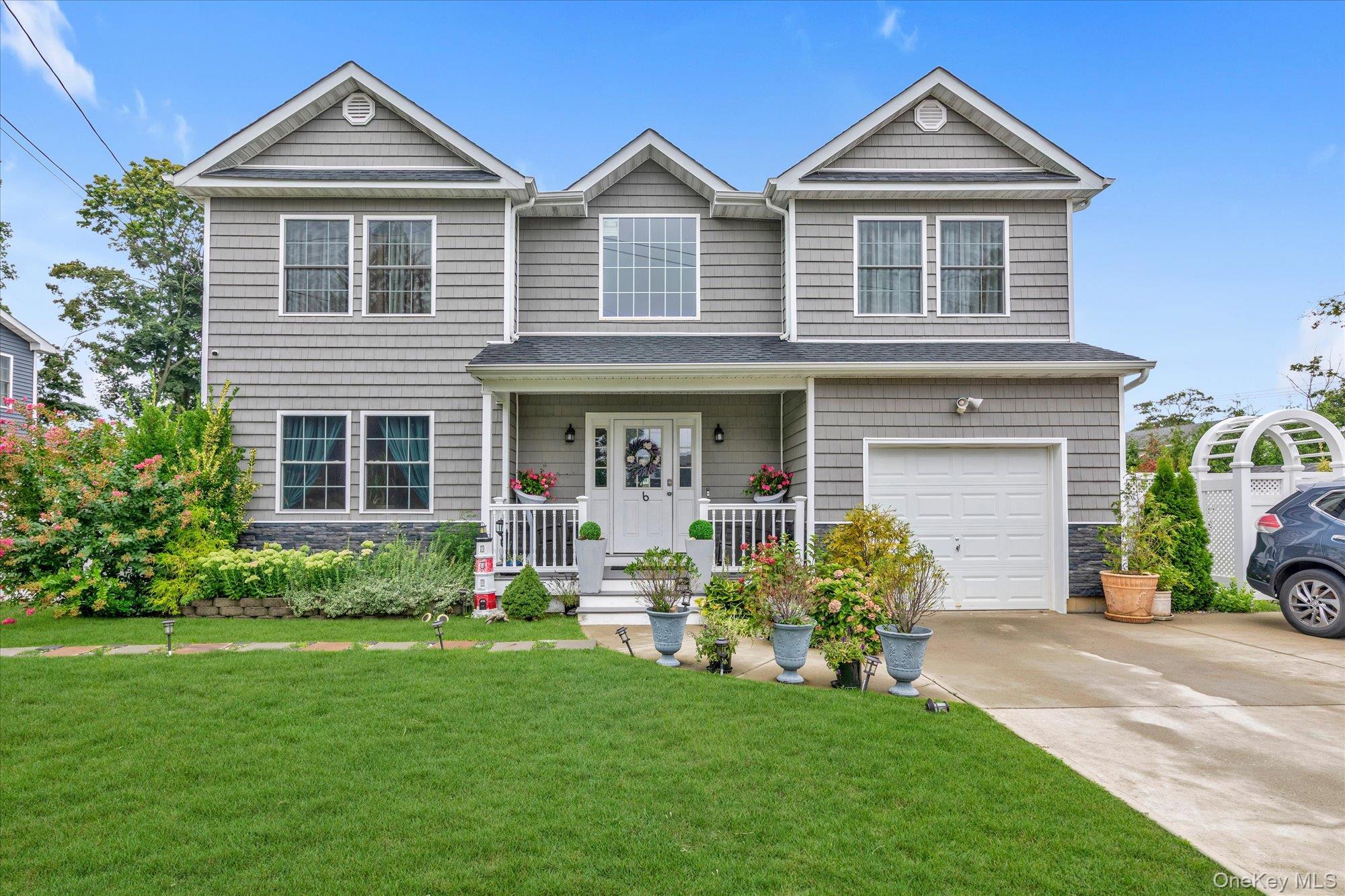 Single Family Belmont Court Suffolk County, NY 11701, MLS-1049652-2