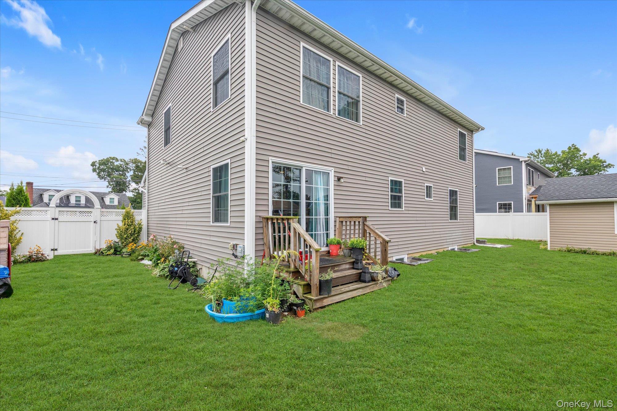 Single Family Belmont Court Suffolk County, NY 11701, MLS-1049652-20