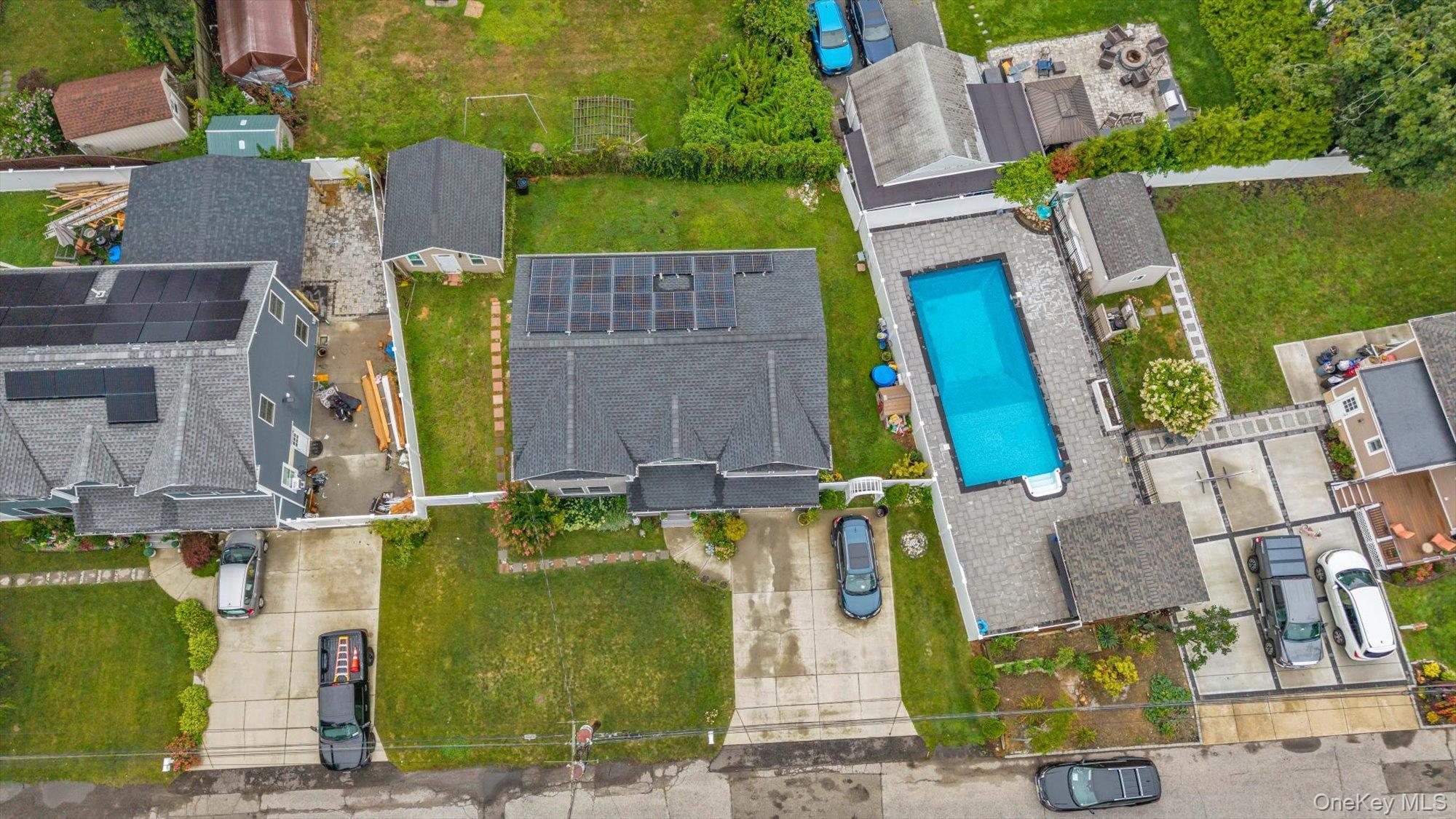 Single Family Belmont Court  Suffolk County, NY 11701, MLS-1049652-25