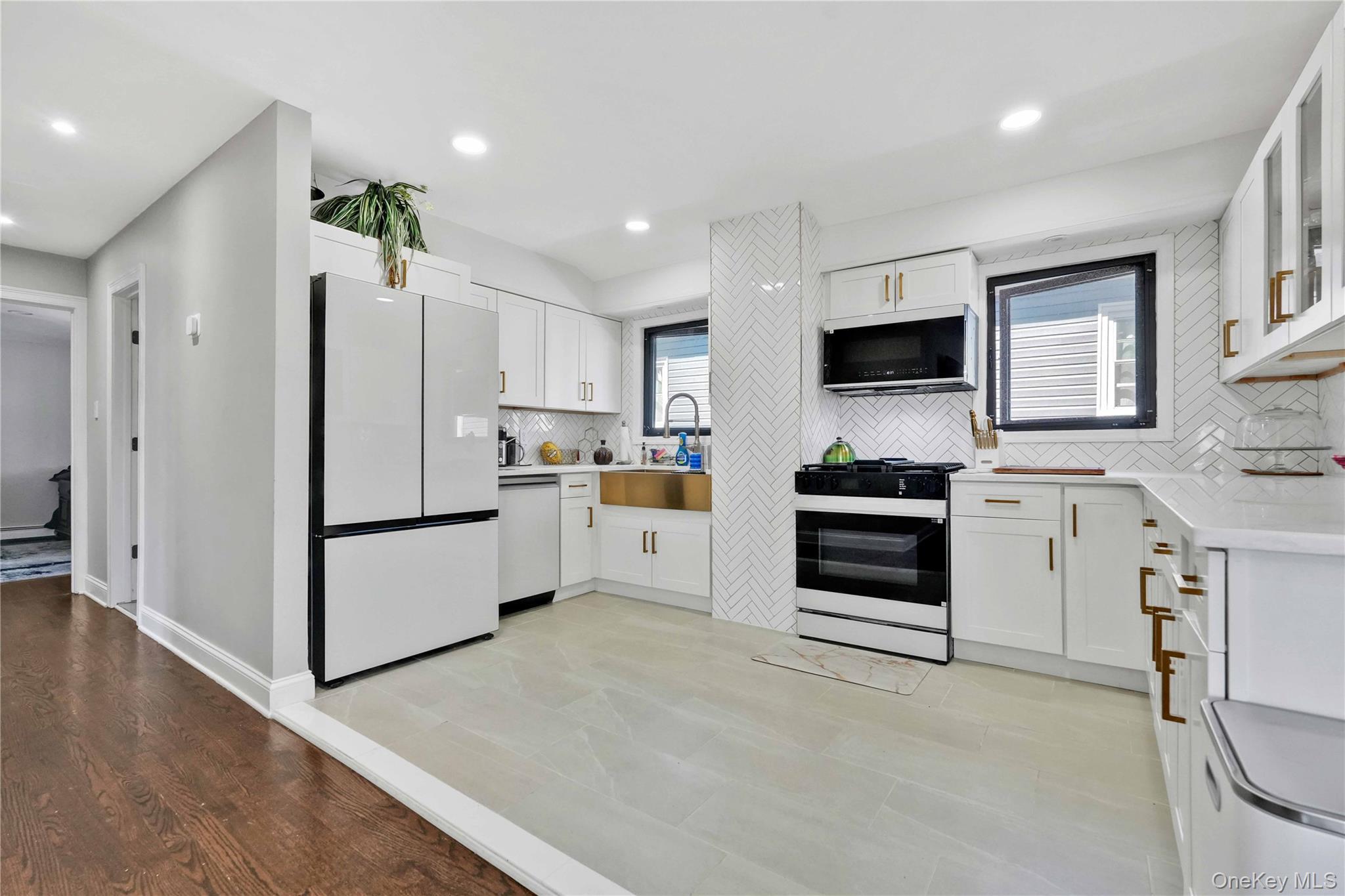 Single Family 133rd Avenue  Queens, NY 11413, MLS-1049701-15