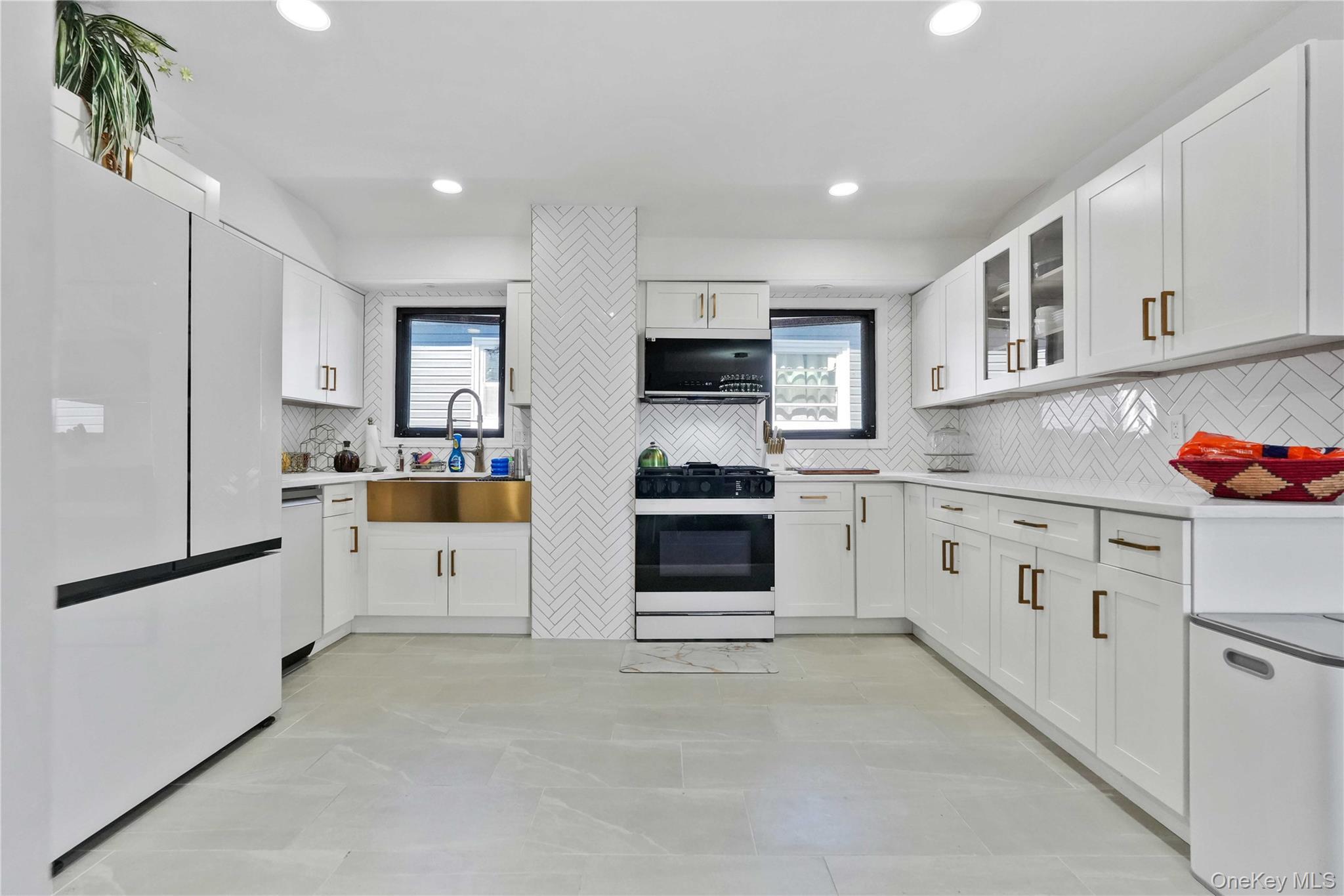 Single Family 133rd Avenue  Queens, NY 11413, MLS-1049701-16