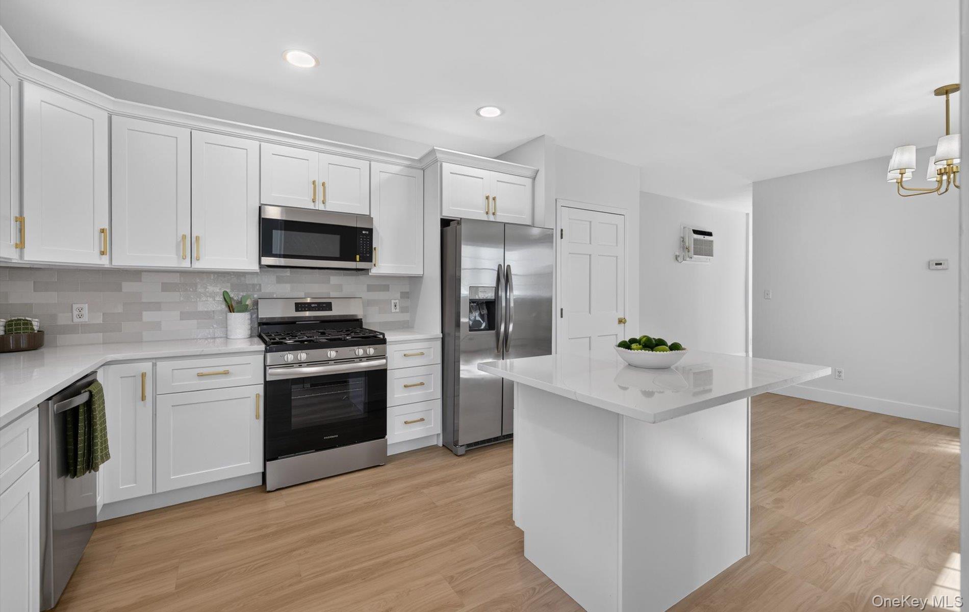 Single Family 257th Street  Queens, NY 11001, MLS-1049705-17