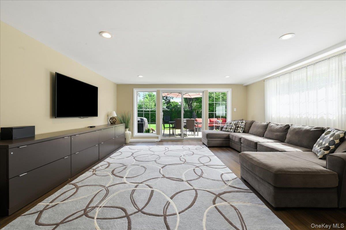 Single Family Maplewood Lane Nassau County, NY 11576, MLS-1049716-18