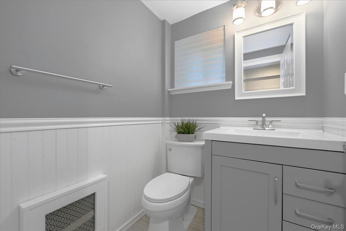 Single Family Maplewood Lane Nassau County, NY 11576, MLS-1049716-19