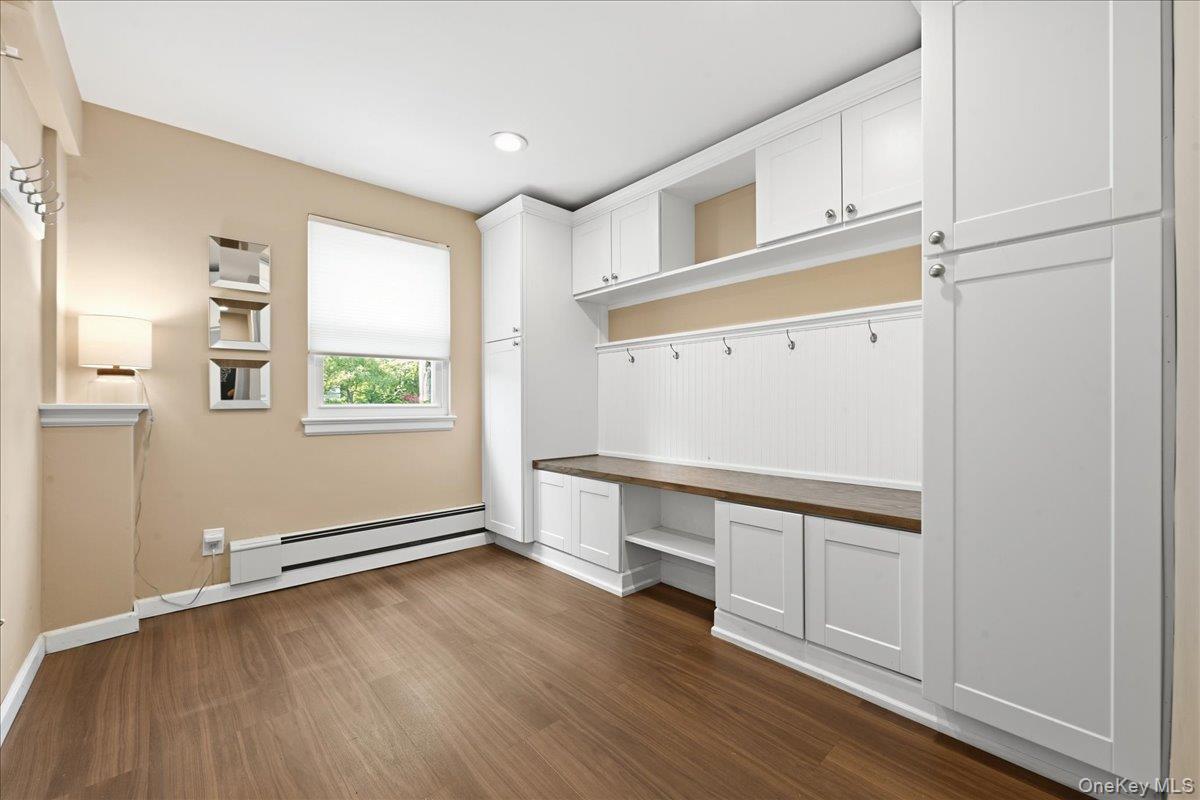 Single Family Maplewood Lane Nassau County, NY 11576, MLS-1049716-20
