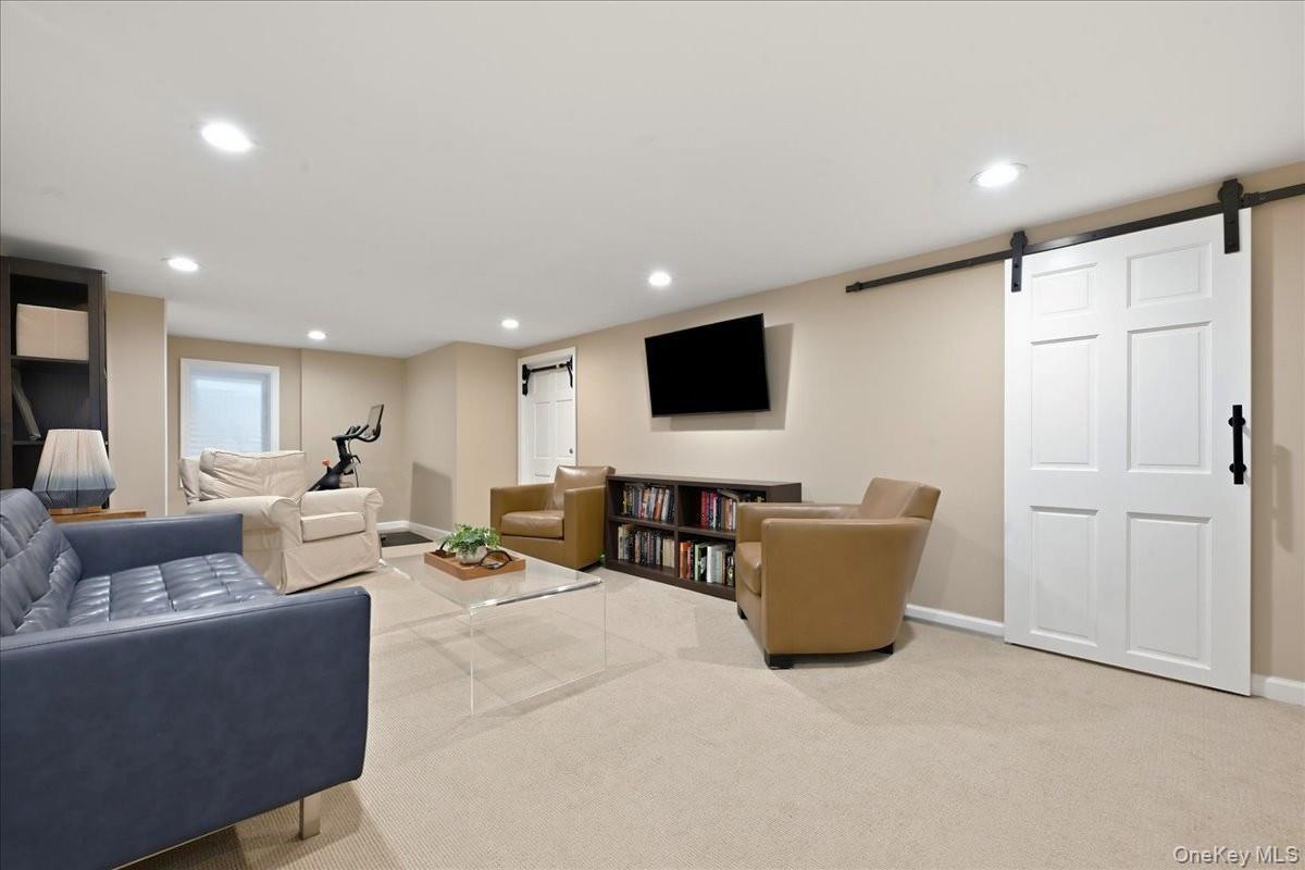 Single Family Maplewood Lane Nassau County, NY 11576, MLS-1049716-21