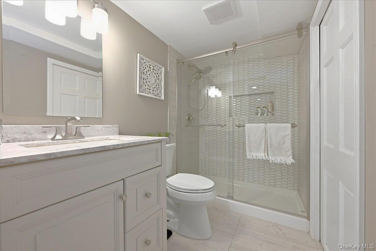 Single Family Maplewood Lane Nassau County, NY 11576, MLS-1049716-22