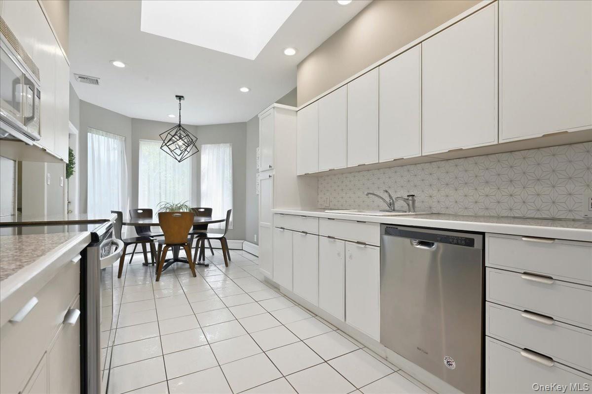 Single Family Maplewood Lane Nassau County, NY 11576, MLS-1049716-8