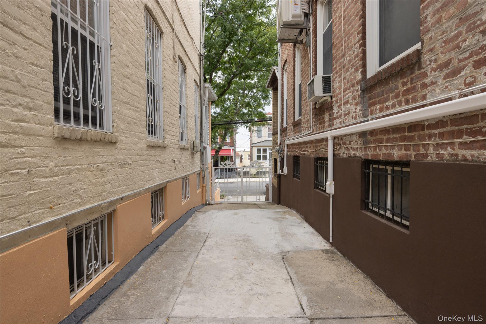 Single Family Fenton Avenue Bronx, NY 10469, MLS-1049863-10