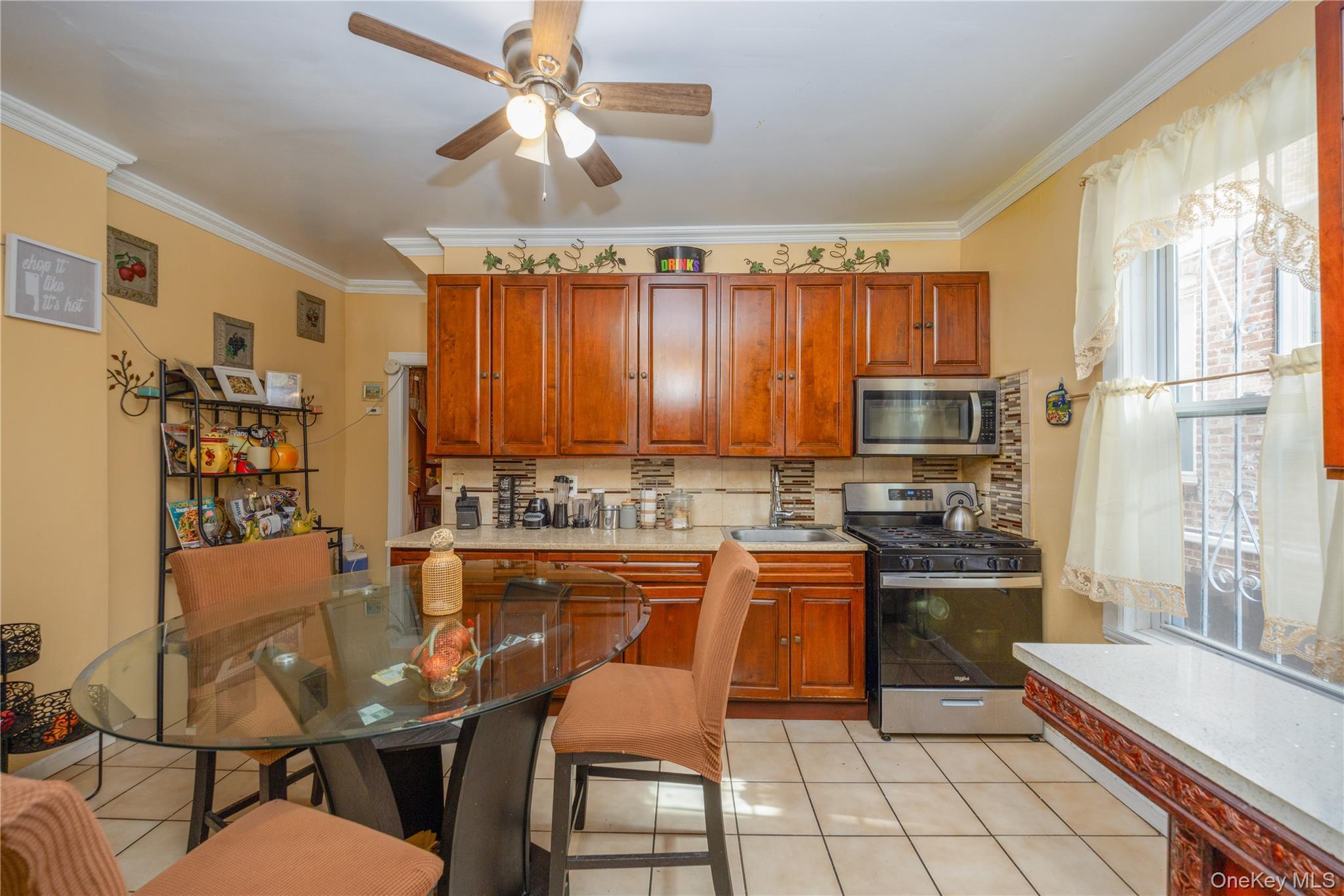 Single Family Fenton Avenue Bronx, NY 10469, MLS-1049863-18