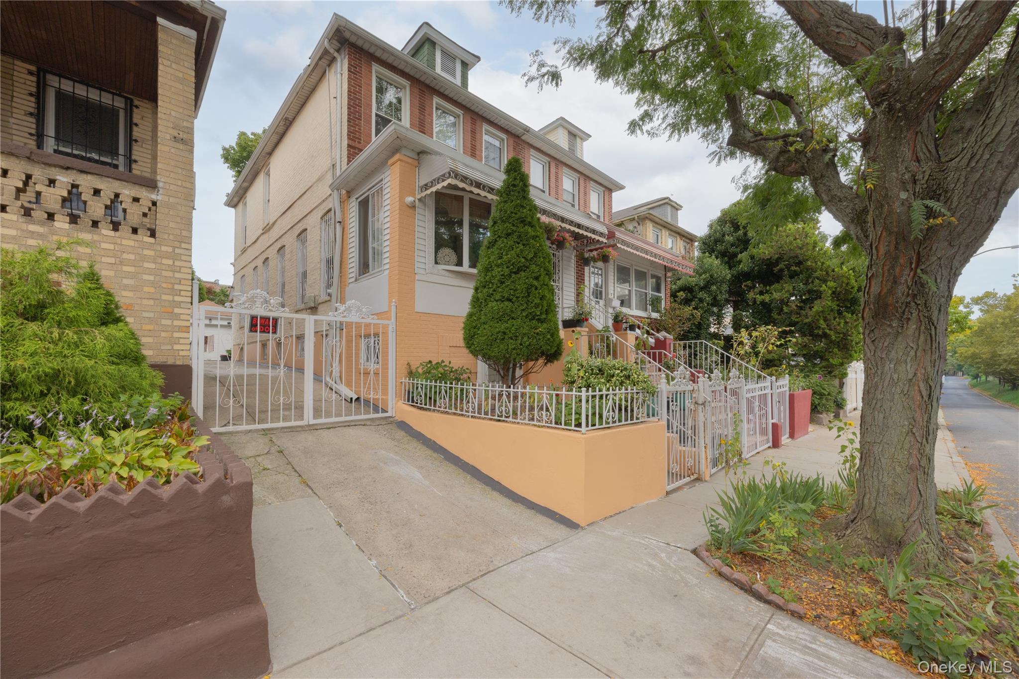 Single Family Fenton Avenue Bronx, NY 10469, MLS-1049863-2