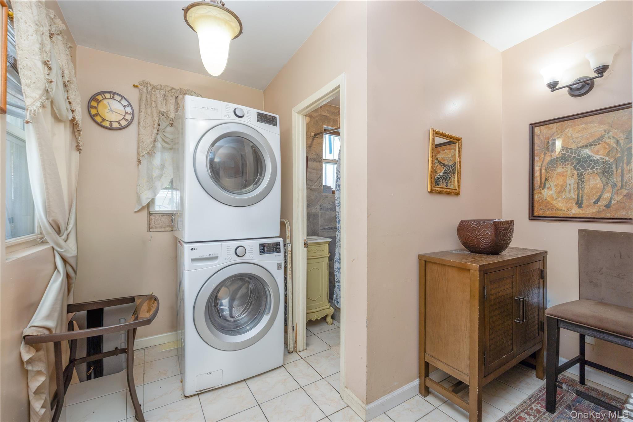 Single Family Fenton Avenue Bronx, NY 10469, MLS-1049863-21