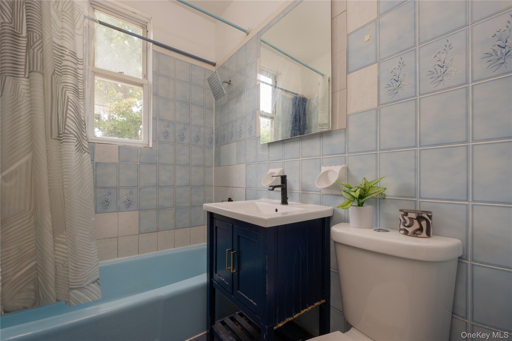 Single Family Fenton Avenue Bronx, NY 10469, MLS-1049863-23