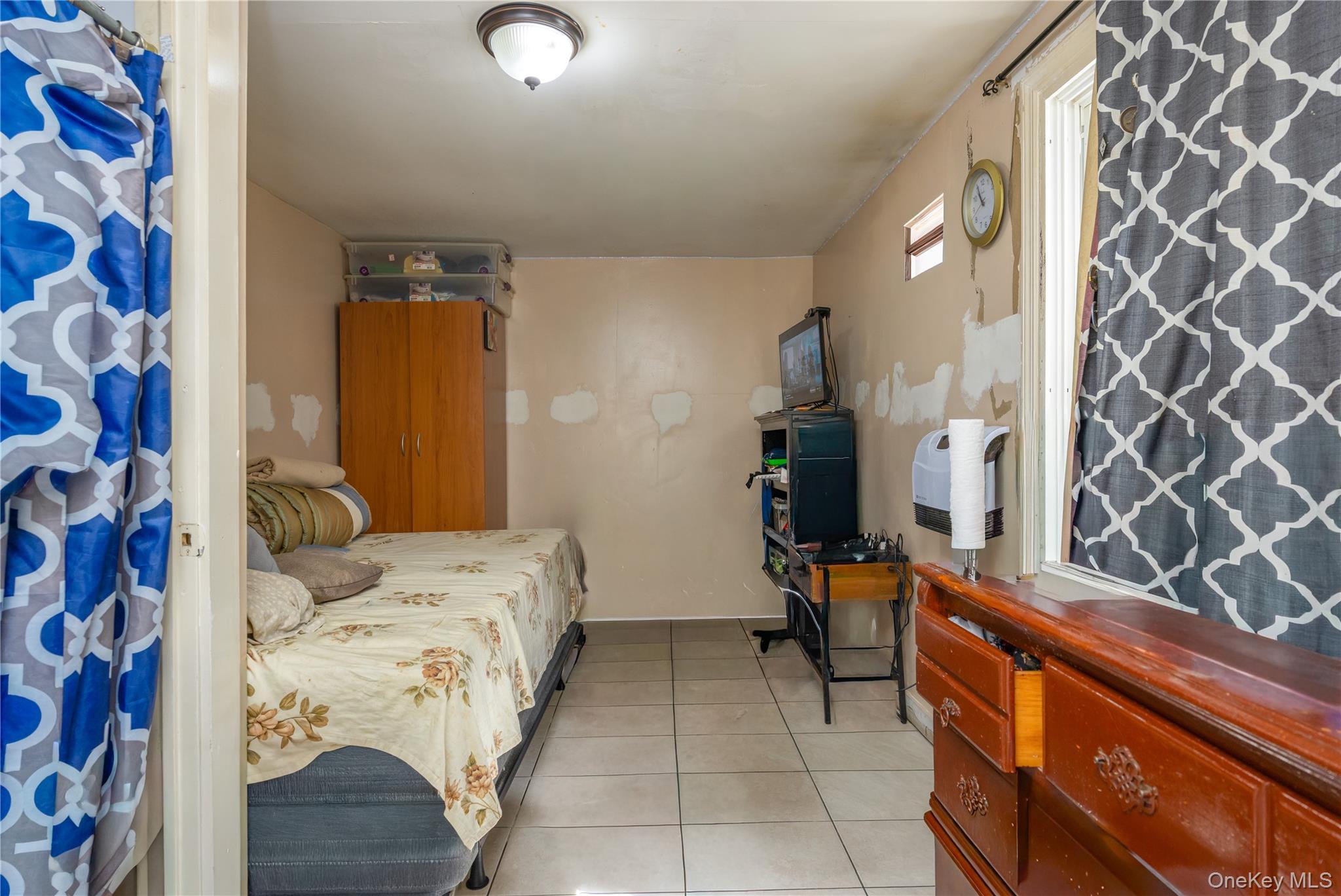 Single Family Fenton Avenue Bronx, NY 10469, MLS-1049863-27