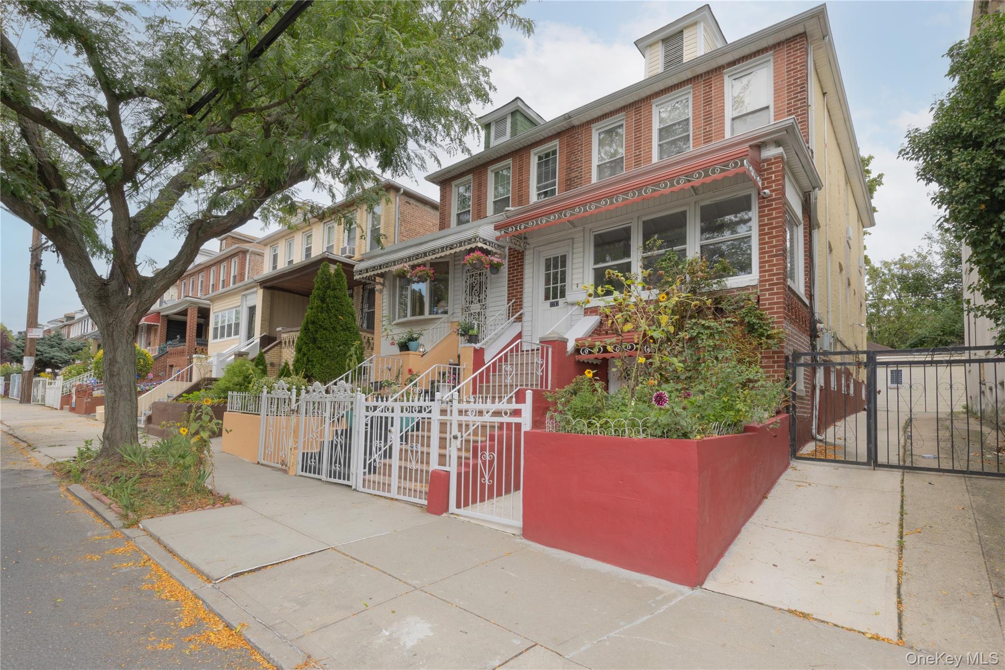 Single Family Fenton Avenue Bronx, NY 10469, MLS-1049863-3