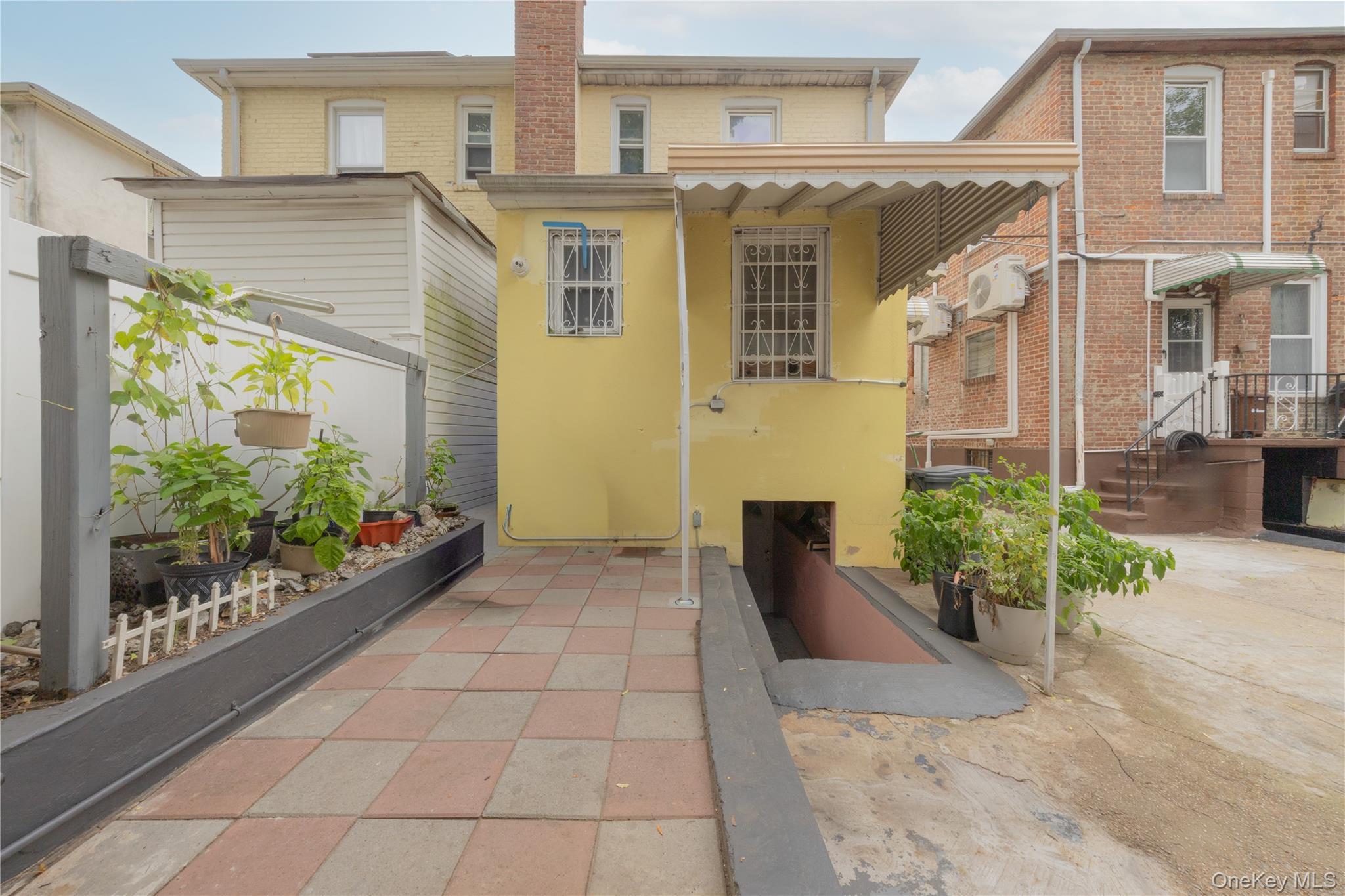 Single Family Fenton Avenue Bronx, NY 10469, MLS-1049863-8