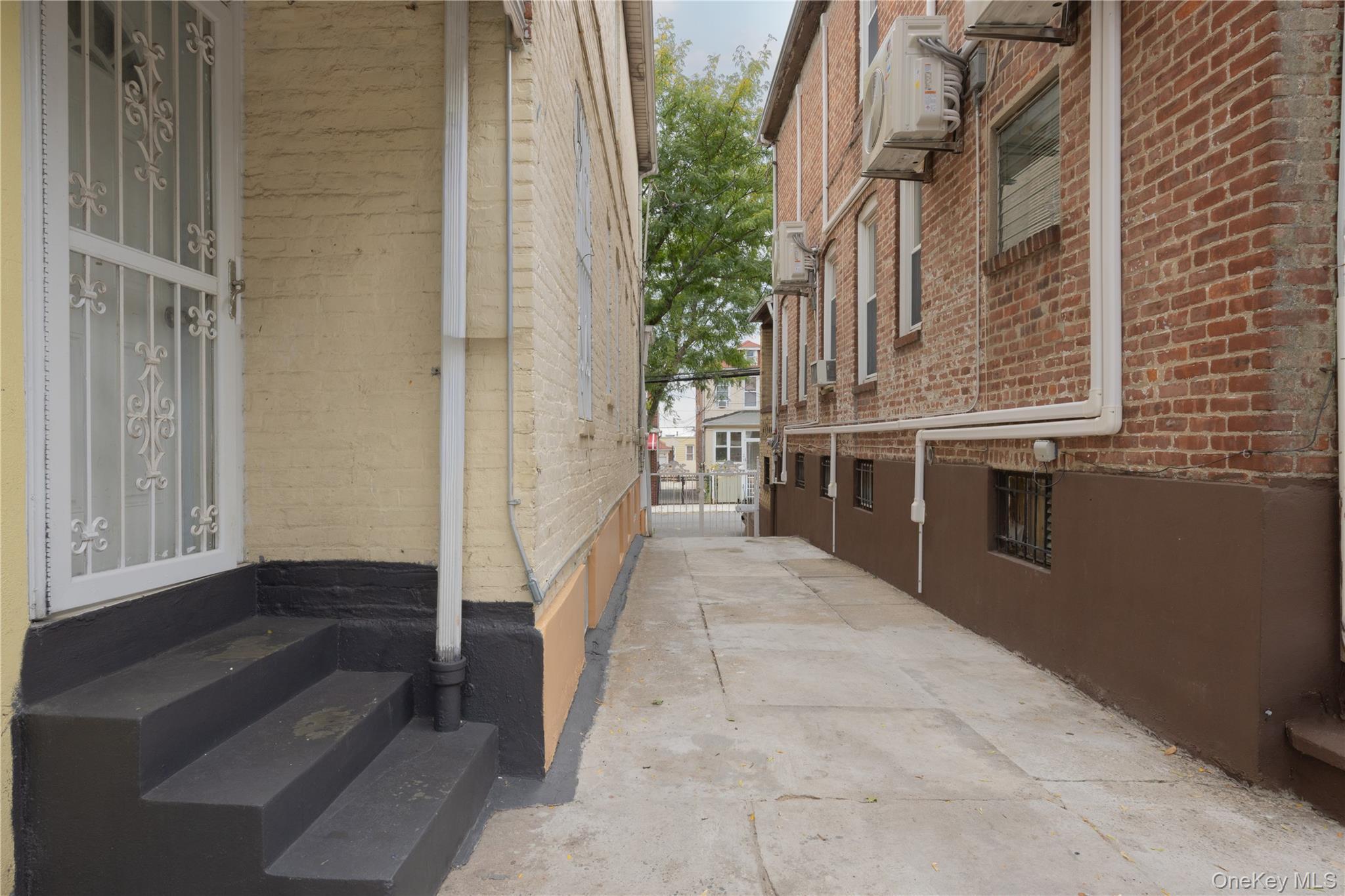 Single Family Fenton Avenue Bronx, NY 10469, MLS-1049863-9