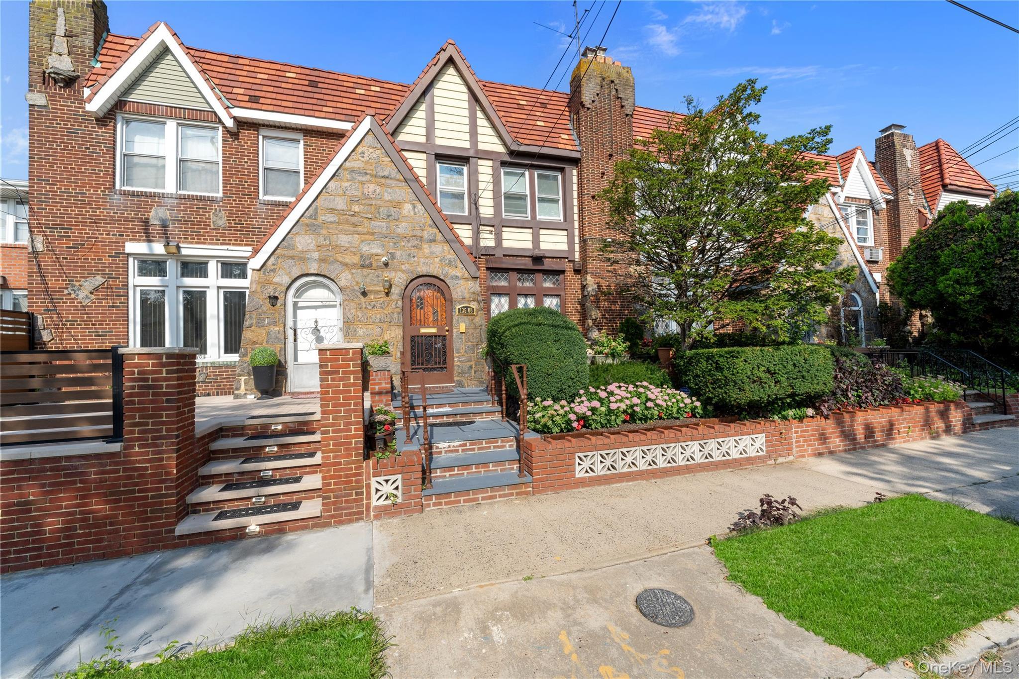 Single Family 228th Street  Queens, NY 11413, MLS-1049870-2